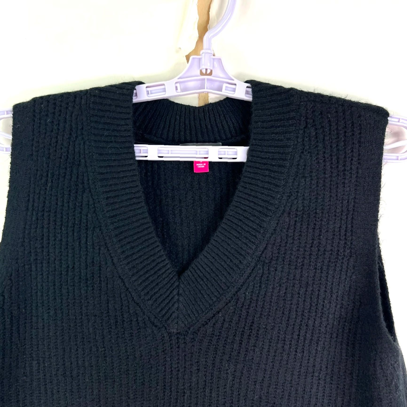 Vince Camuto Vince Camuto V Neck Ribbed Sweater Vest Womens S Black Vest Slim-Fit N/A Size S / US 4 / IT 40 - 3 Thumbnail