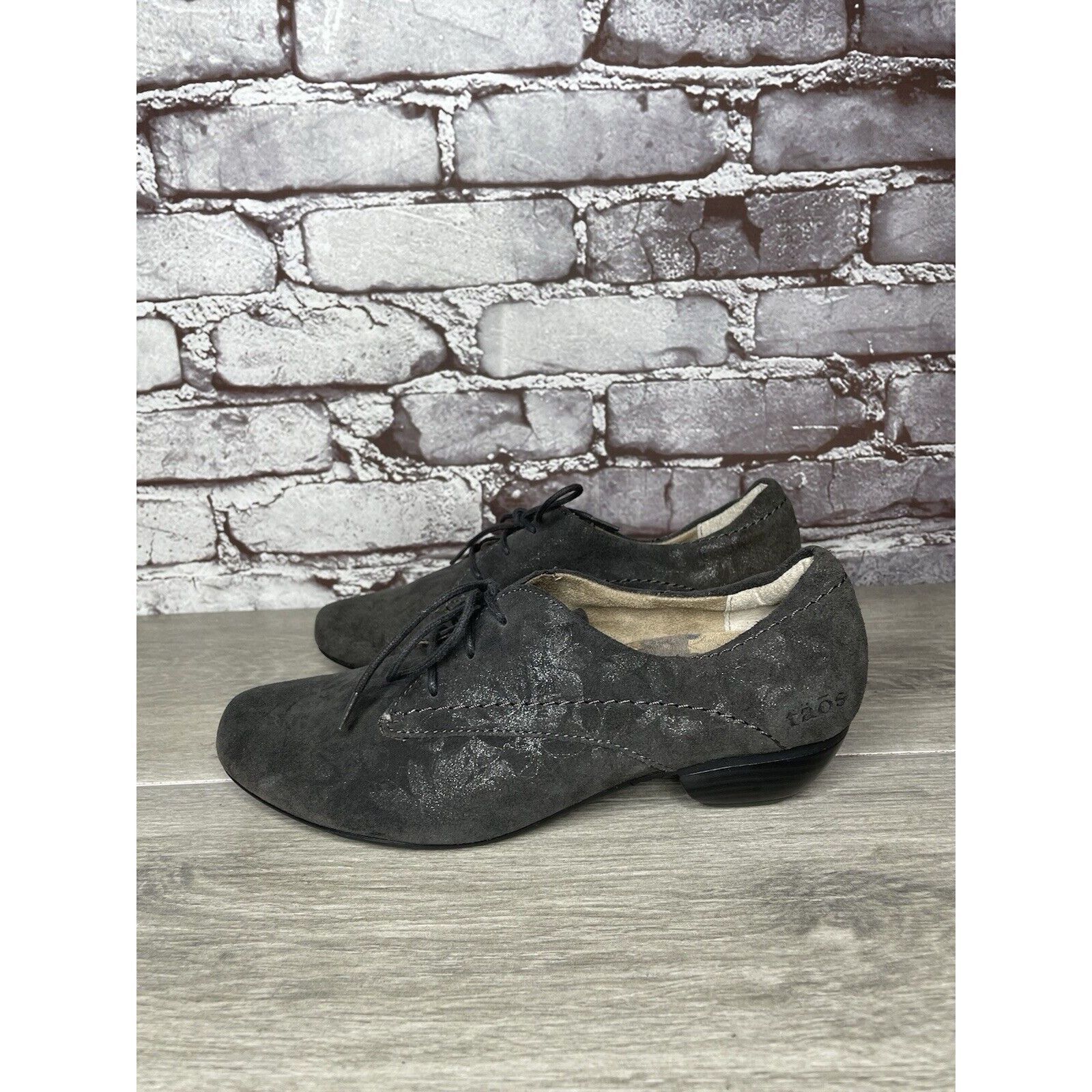 Other Taos Gray Suede Cobbler Lace Up Oxford Metallic Floral Women Size US 7.5 / IT 37.5 - 11 Thumbnail