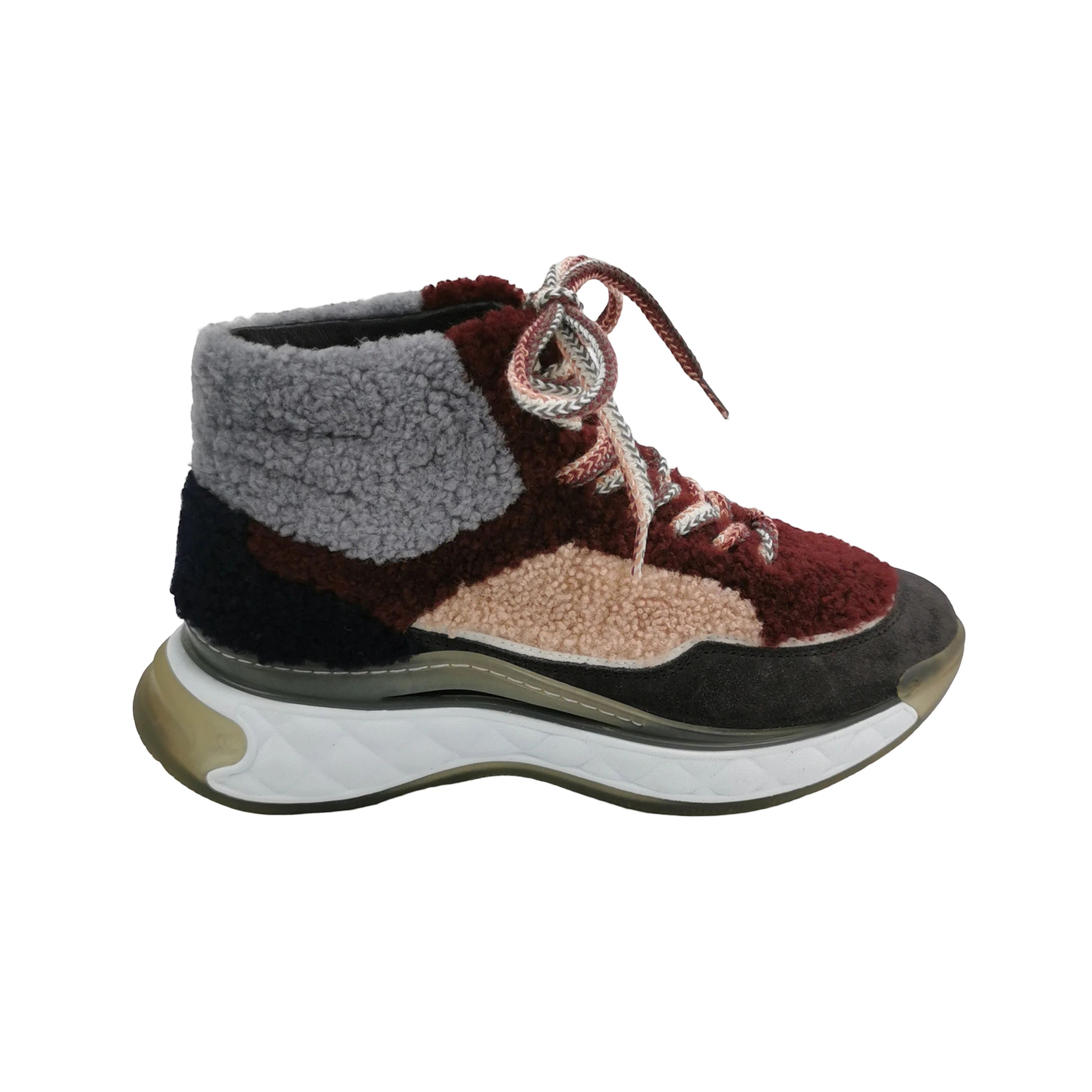Chanel Chanel Women 6-5 Lowtop Sneakers Size US 6.5 / IT 36.5 - 1 Thumbnail