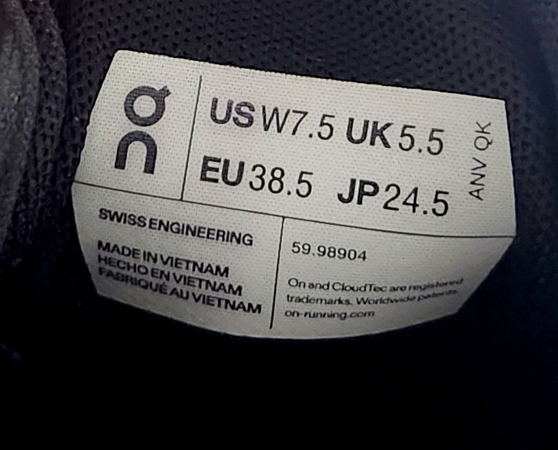 On ON Running Cloud Swiss Engineering Shoes Women's Size 7.5 Size US 7.5 / IT 37.5 - 12 Thumbnail
