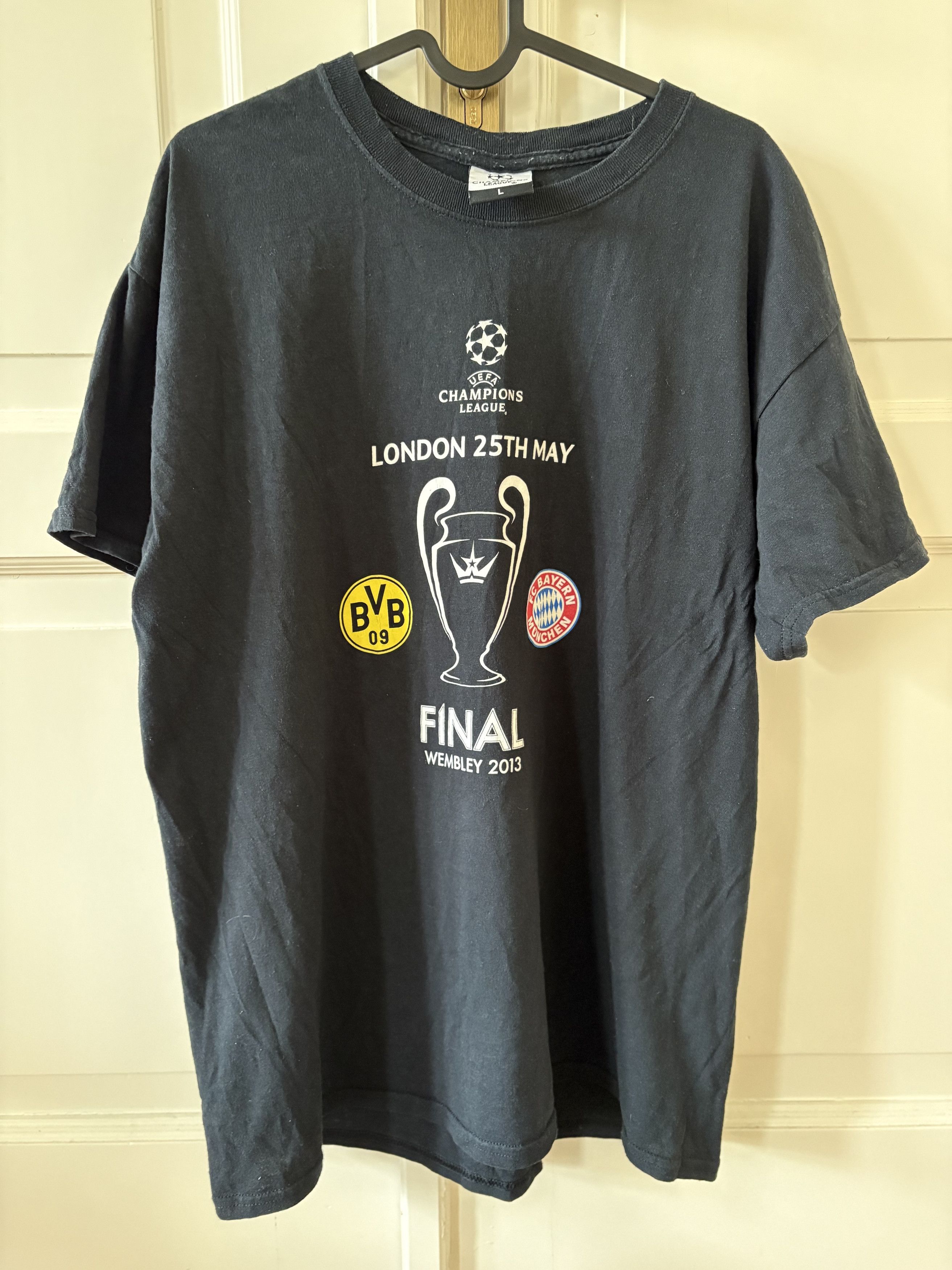 UEFA UEFA Champions League Finals T-Shirt Size US L / EU 52-54 / 3 - 1 Thumbnail