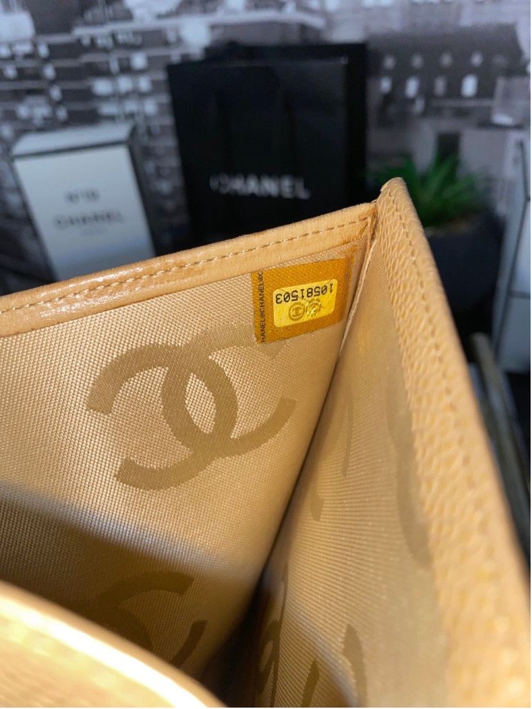 Chanel Authentic CHANEL CC Logo Caviar Long Bifold Wallet Size ONE SIZE - 4 Thumbnail
