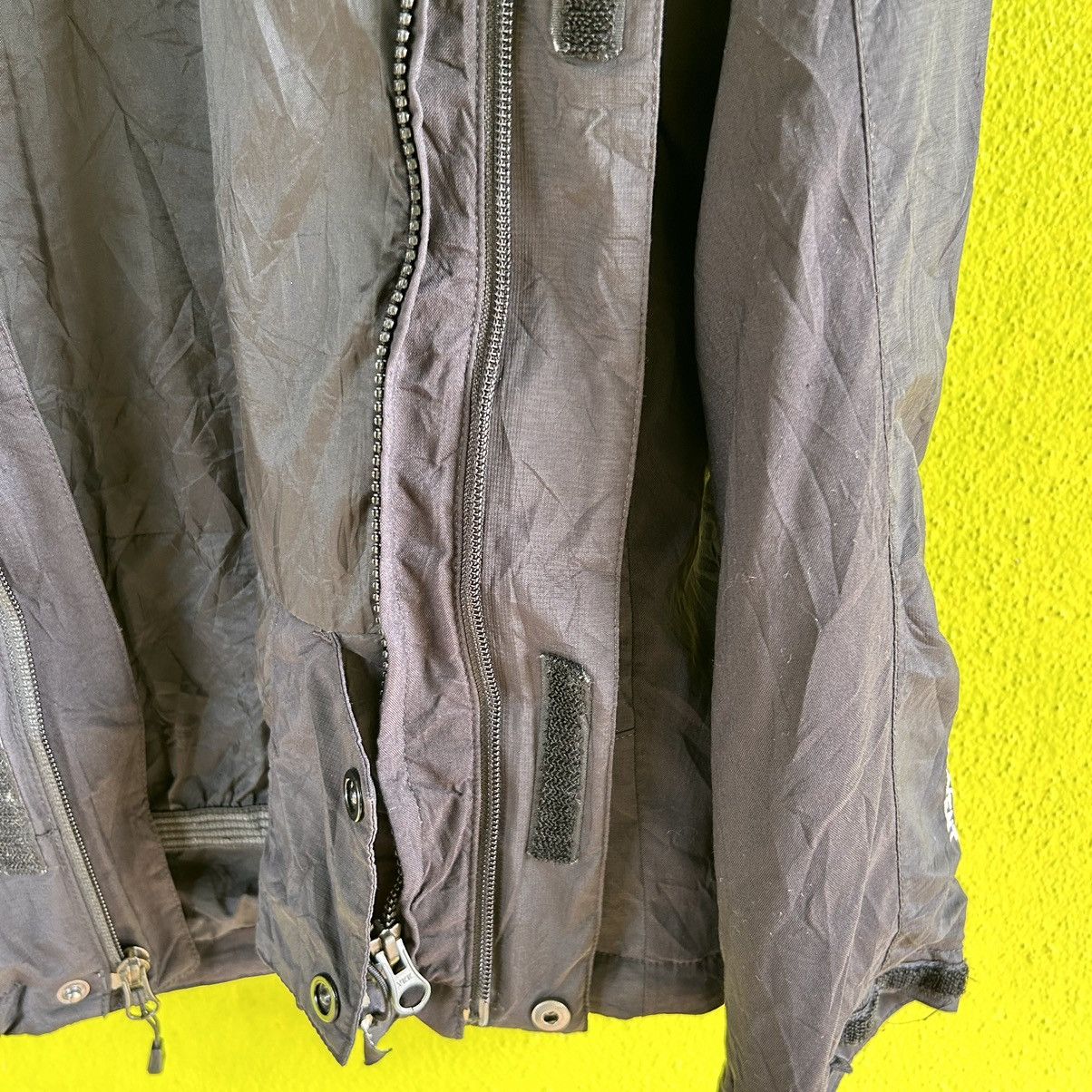 The North Face Vintage The North Face Hyvent Distressed Jacket Size US M / EU 48-50 / 2 - 12 Thumbnail