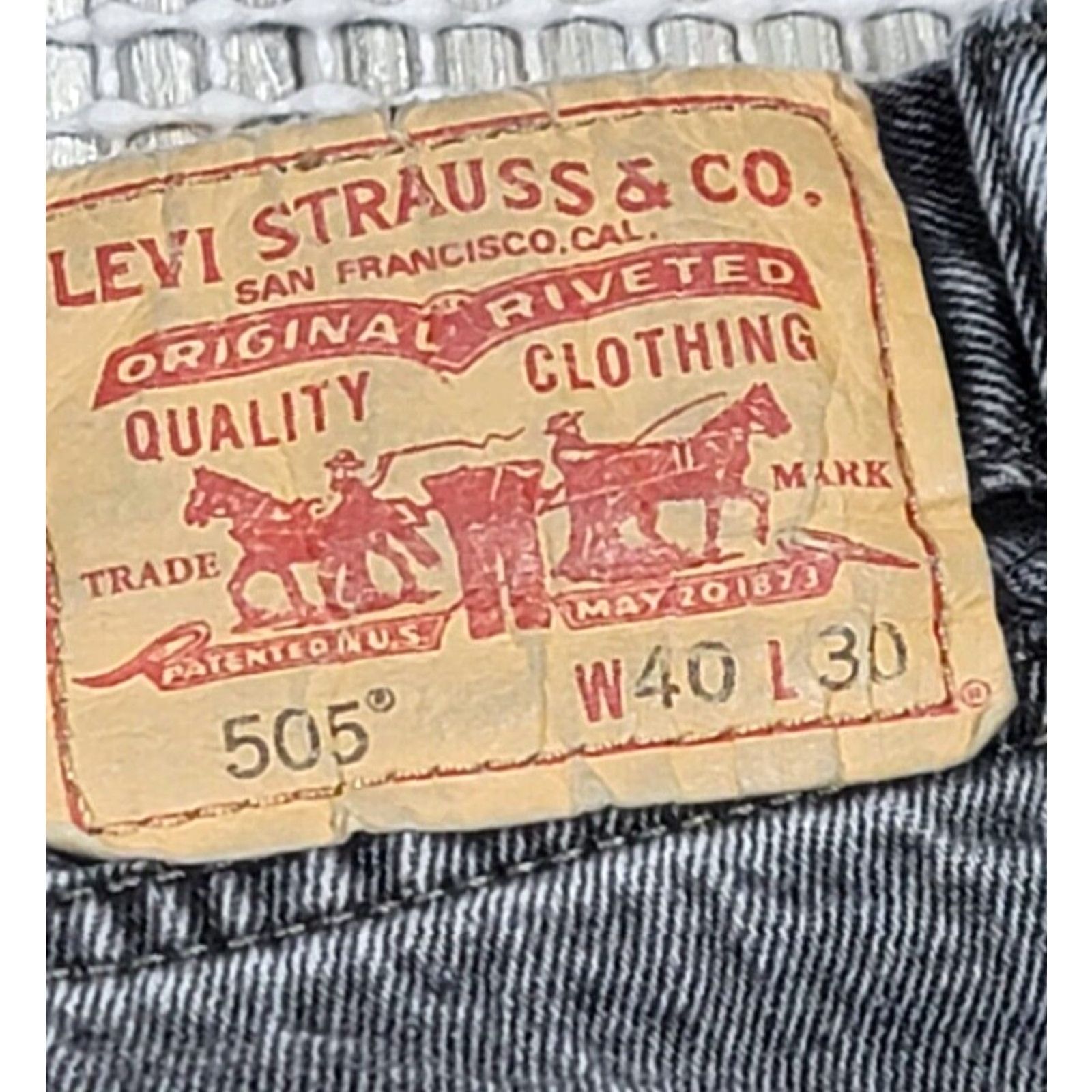 Levi's VINTAGE Levi's 505 Jeans Mens 40x30 Black Distress Straight Leg Y2K Denim Shirt? Size US 40 / EU 56 - 5 Thumbnail