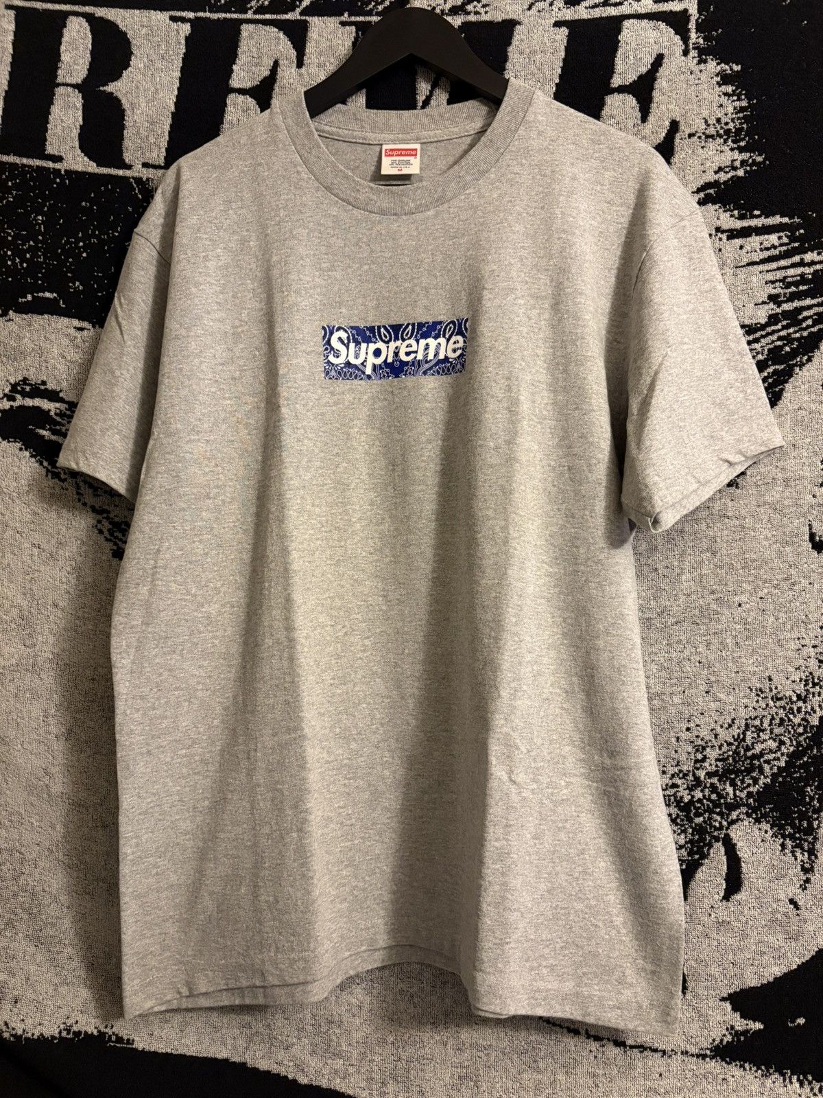 限定品 Supreme Bandana Box Logo Tee Supreme Bandana Box Logo Tee (FW19) - $38