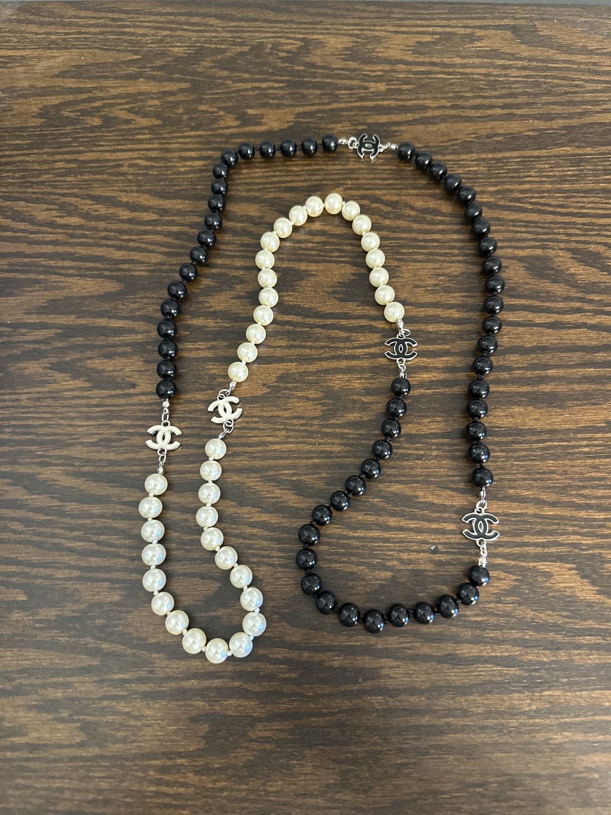 Chanel Chanel Black and White Enamel Pearl Strand Size ONE SIZE - 7 Thumbnail
