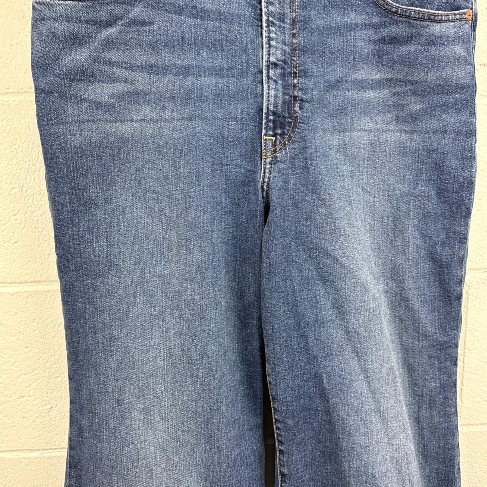 Levi's Levis Women Ribcage Bell Bottom Flared Extra High Rise Medium Wash Denim Jean 32 Size 24" / US 00 / IT 34 - 4 Thumbnail