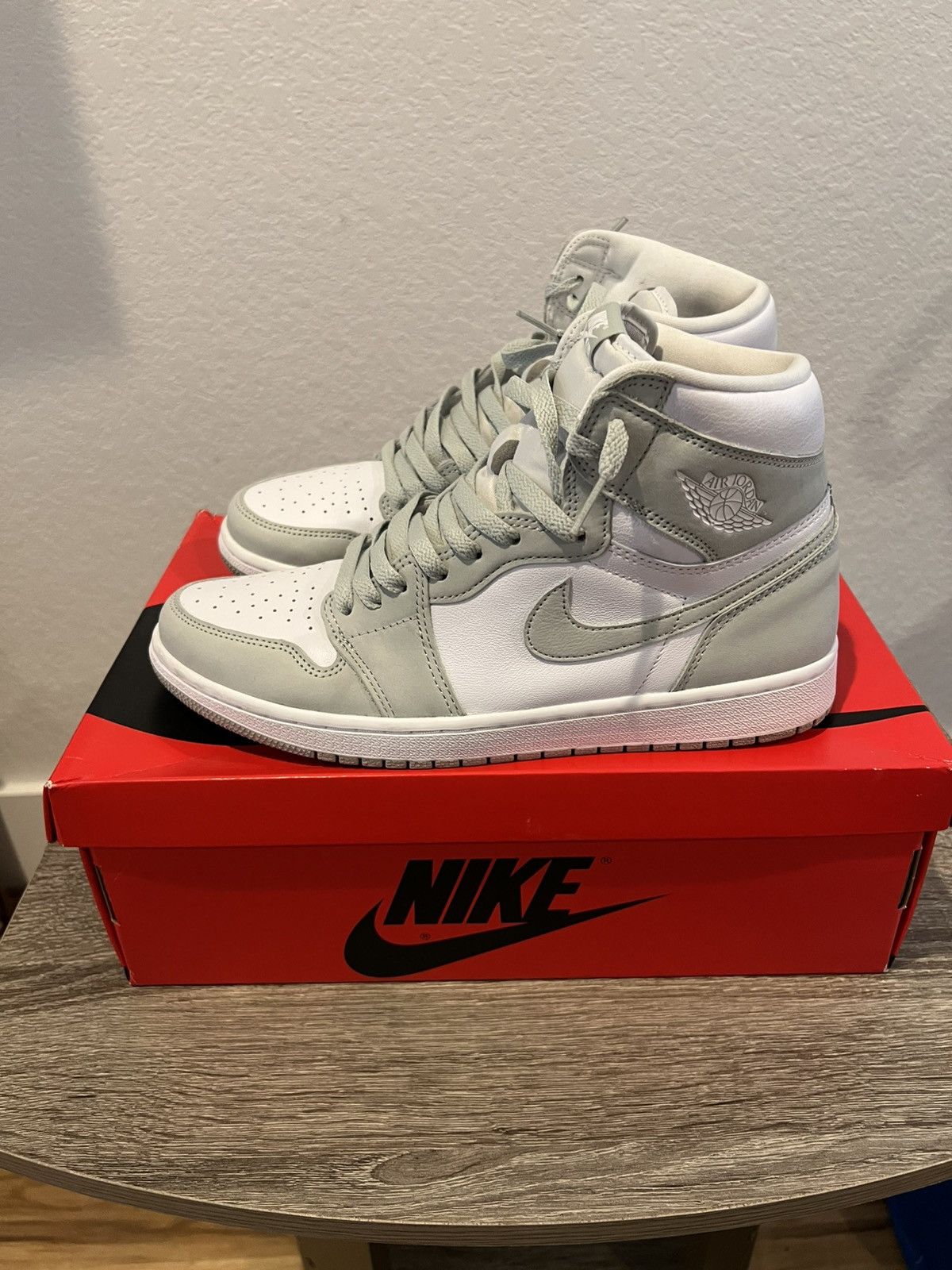 Jordan Brand Jordan 1 Seafoam Size US 9.5 / EU 42-43 - 2 Thumbnail