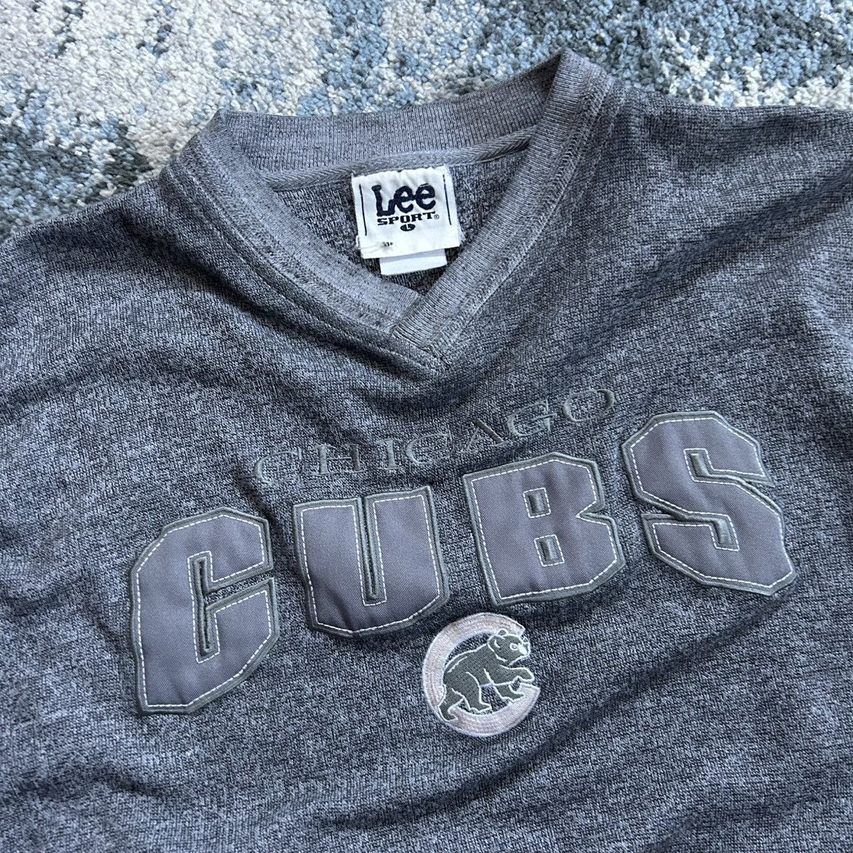 Lee Y2K LEE SPORT CHiCAGO CUBS GREYSCALE BOXY V-NECK SWEATSHiRT Size US L / EU 52-54 / 3 - 5 Thumbnail
