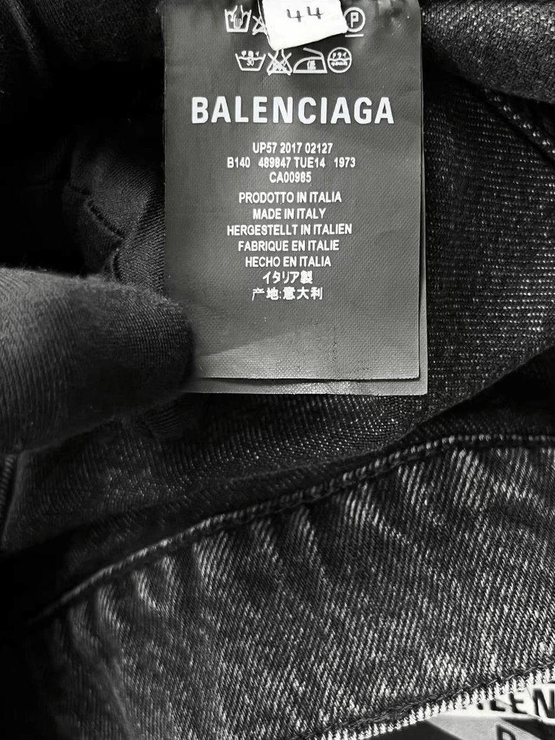 Balenciaga Balenciaga Wash black to do old damage, embroider sinner l Size US S / EU 44-46 / 1 - 7 Thumbnail