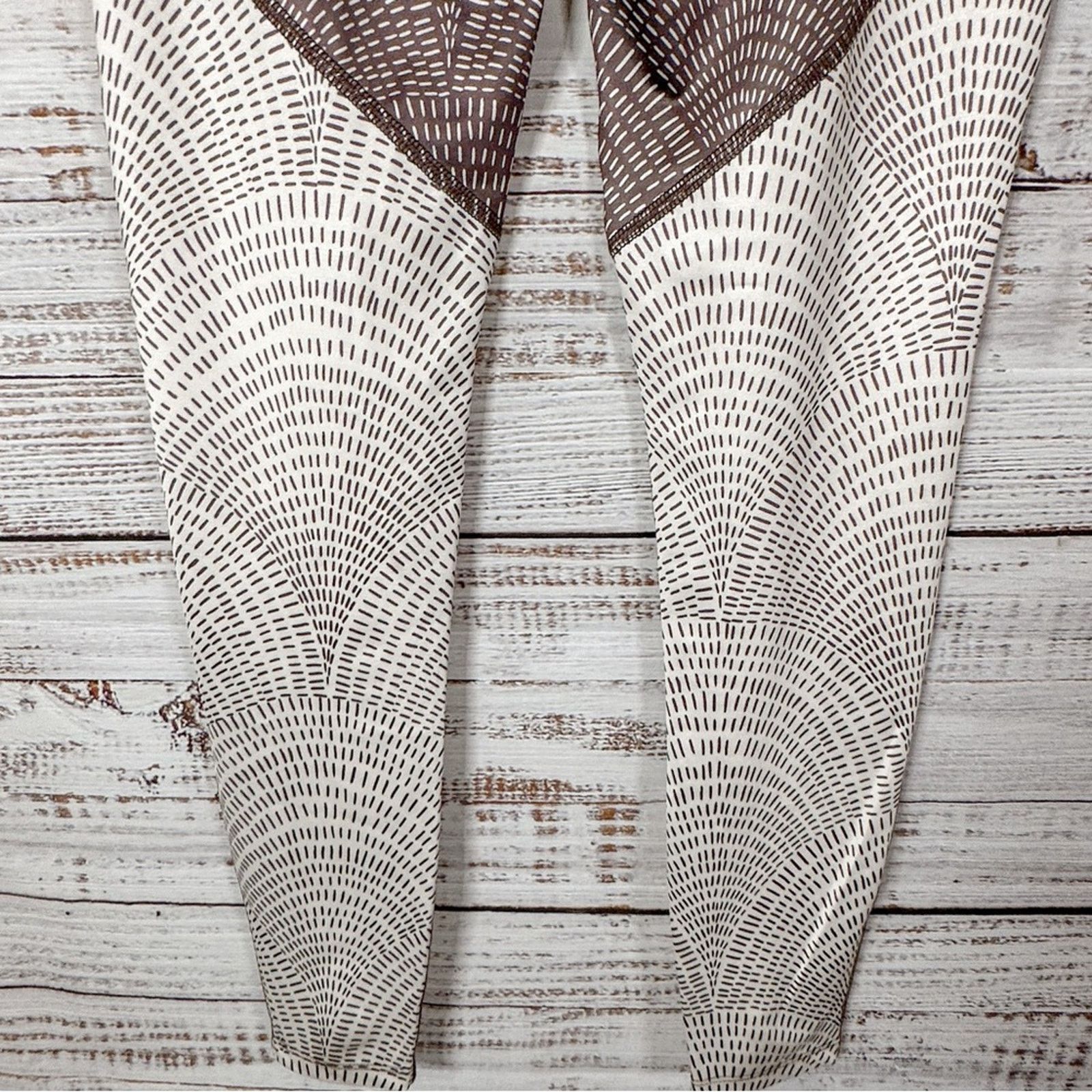 Beyond Yoga Beyond Yoga Lux Angled Midi Legging, EUC, Medium, MSRP $88 Size 28" / US 6 / IT 42 - 6 Thumbnail