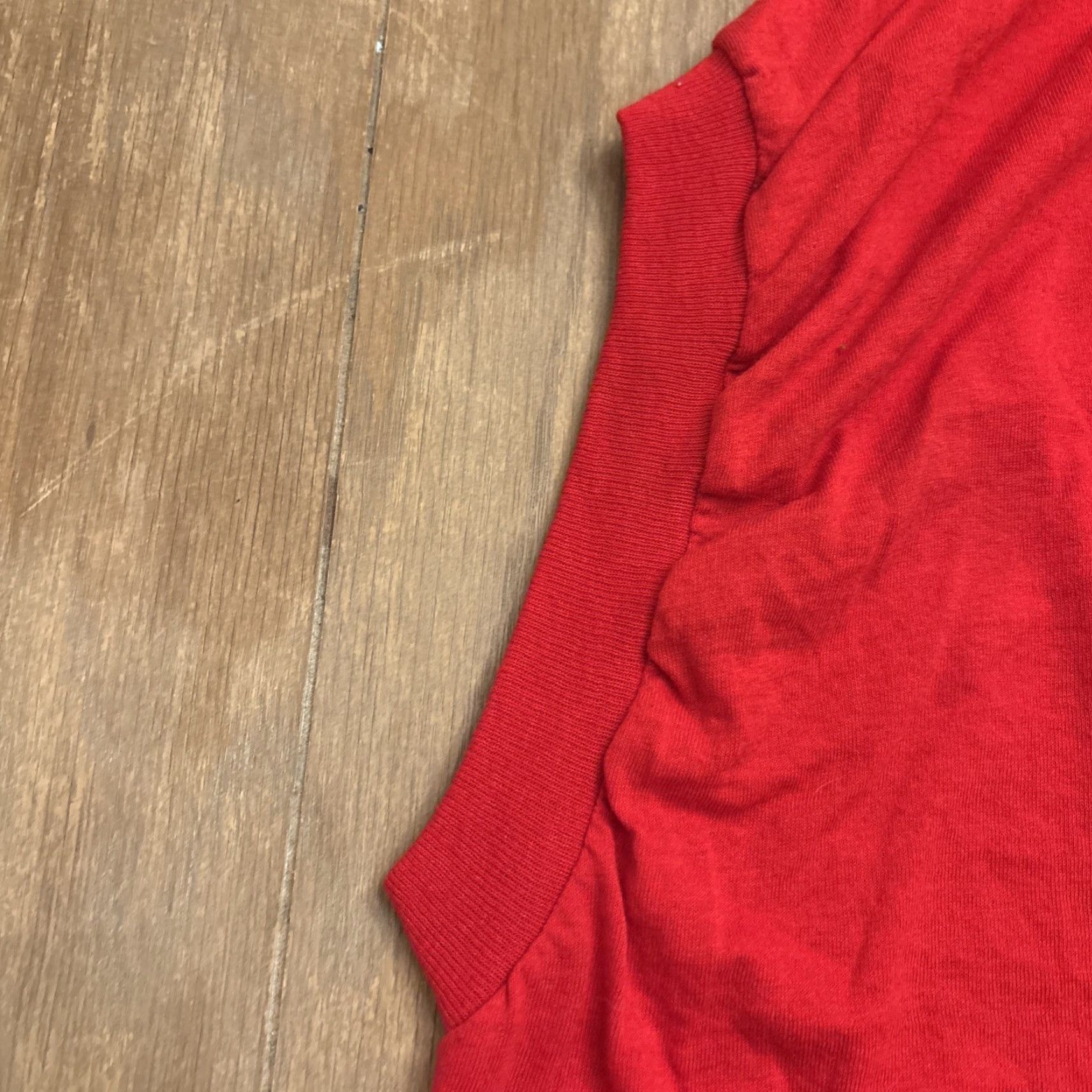Fruit Of The Loom VINTAGE Fruit of the Loom Sleeveless T-Shirt 2XL Red Atlantic City 90s Mens Size US XXL / EU 58 / 5 - 4 Thumbnail
