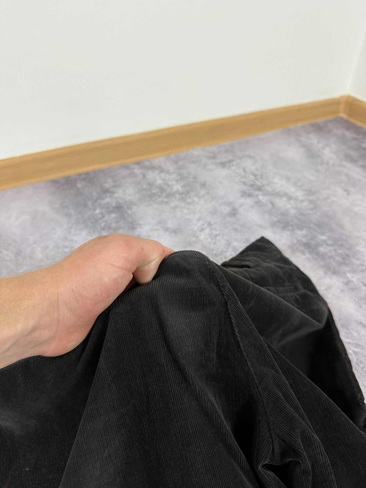 Burberry Vintage Burberry Black Corduroy Luxury Velvet Designer Pants Size US 34 / EU 50 - 13 Thumbnail