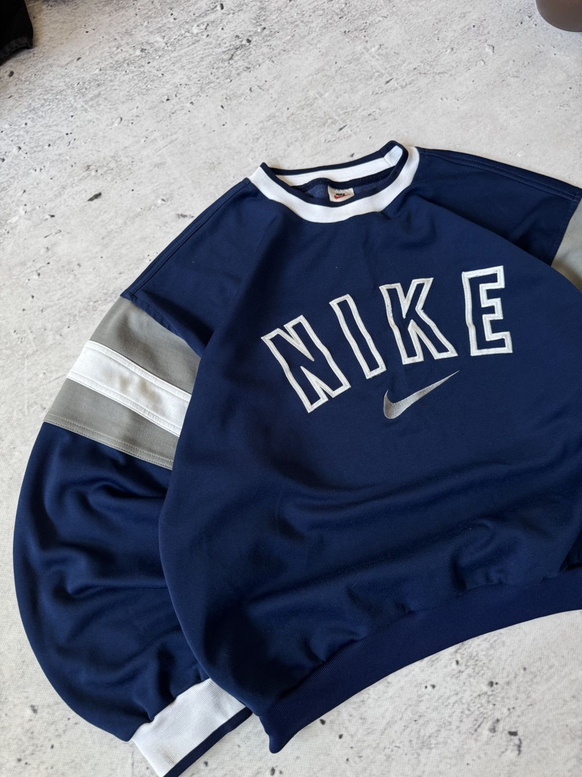 Nike × Vintage NIKE VINTAGE 00s y2k OVERSIZE BAGGY SWEATSHIRT CENTER LOGO Size US L / EU 52-54 / 3 - 2 Thumbnail