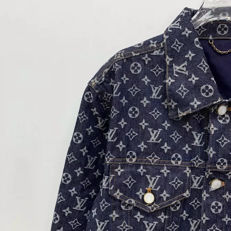 Louis Vuitton Louis Vuitton 24 blue logo full-print cotton denim jacket Size US M / EU 48-50 / 2 - 3 Thumbnail