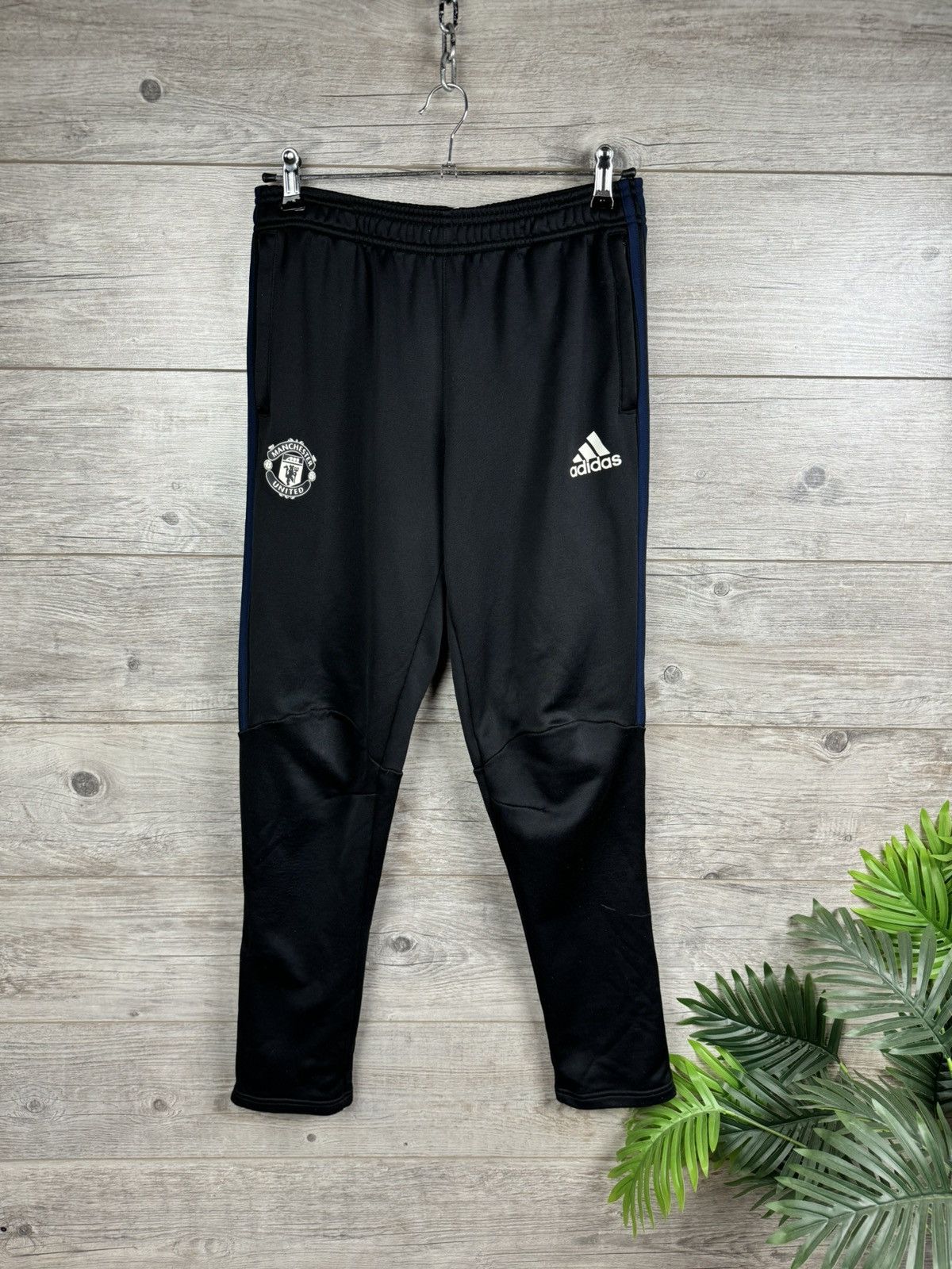 Adidas Manchester United Adidas Trousers Football size S Size US 30 / EU 46 - 1 Thumbnail