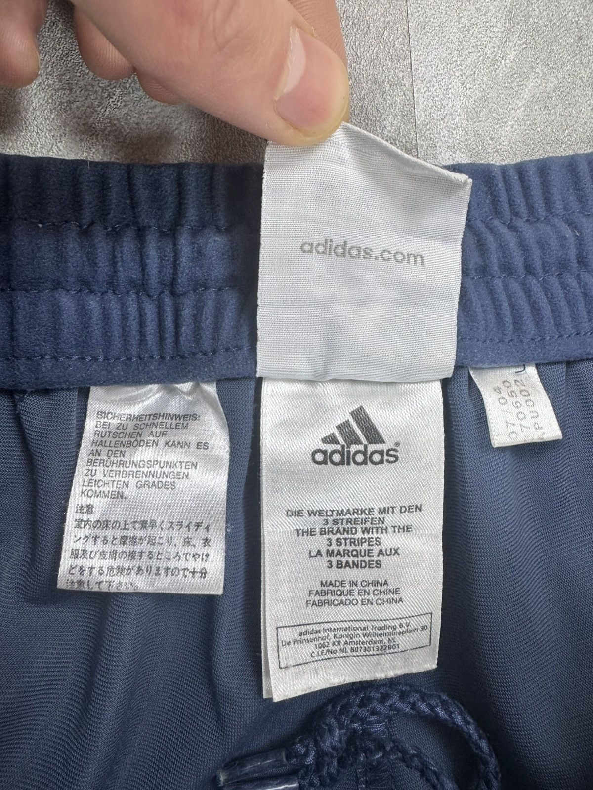 Vintage Adidas Velour Track Pants Vintage Three Stripes 2004 Size US 32 / EU 48 - 5 Thumbnail