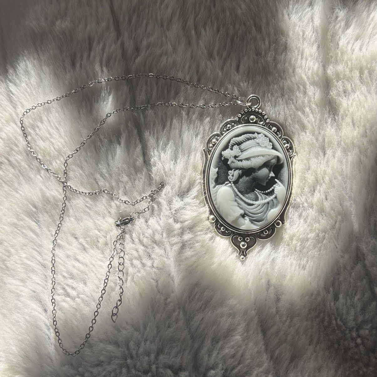 Handmade Handcrafted charcoal opalescent Victorian cameo necklace Size ONE SIZE - 5 Thumbnail
