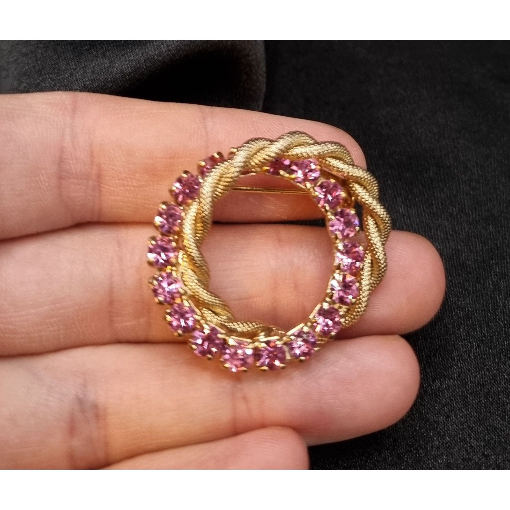 Vintage Vintage 1960s-1980s Gold-Tone Rhinestone Circle Pink Brooch Size ONE SIZE - 5 Thumbnail