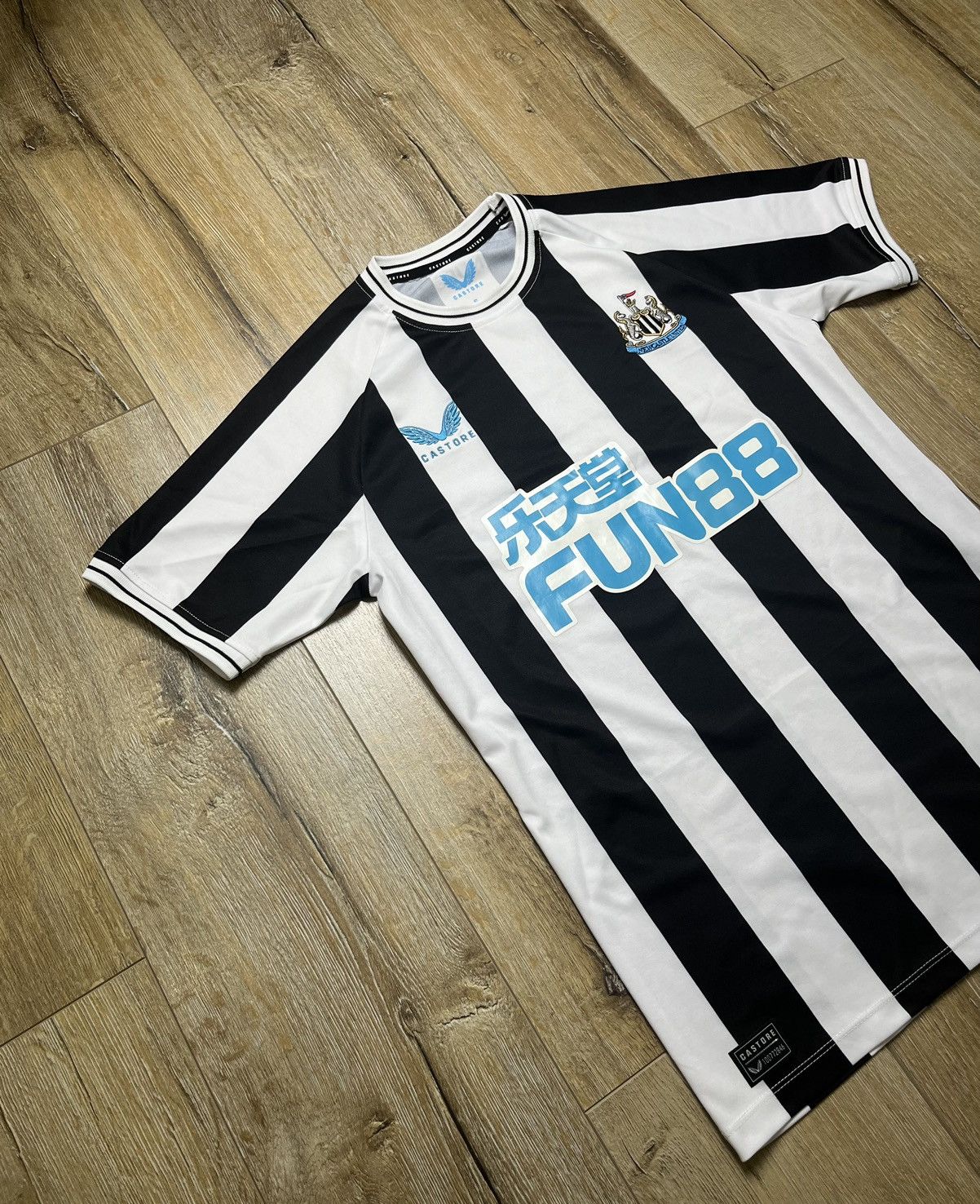 Castore NEWCASTLE 22/23 Y2K FOOTBALL JERSEY Size US S / EU 44-46 / 1 - 4 Thumbnail