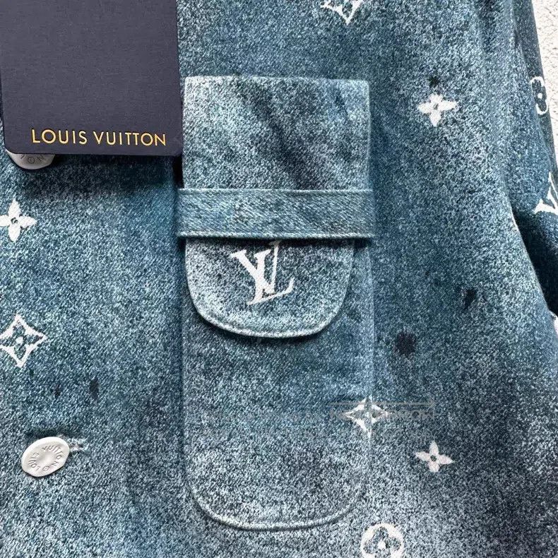 Louis Vuitton Louis Vuitton Blue starry sky gradient full print denim ja Size US L / EU 52-54 / 3 - 7 Thumbnail