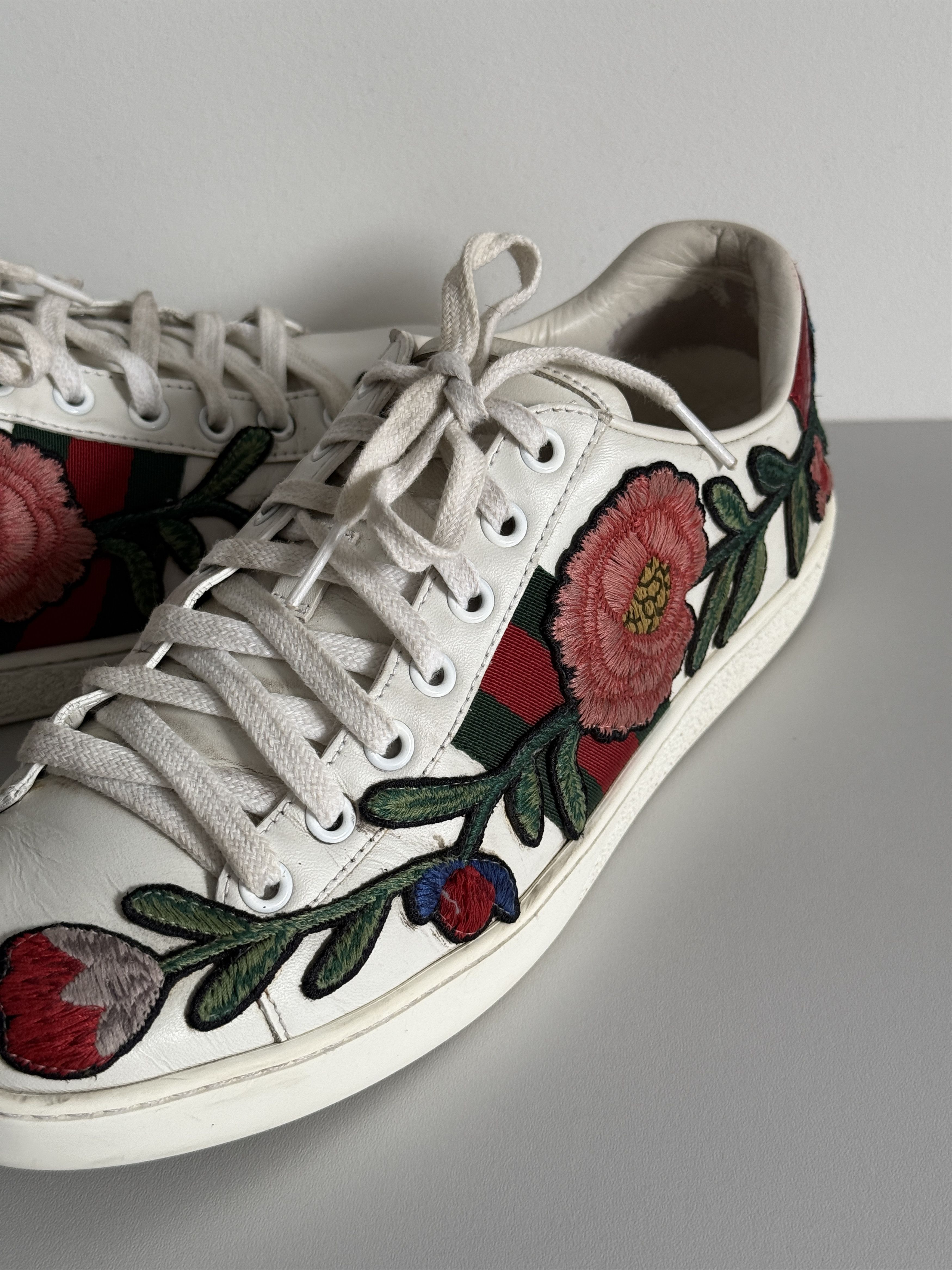 Gucci Gucci White Floral Embroidered Leather Ace Sneakers Size US 7 / IT 37 - 6 Thumbnail