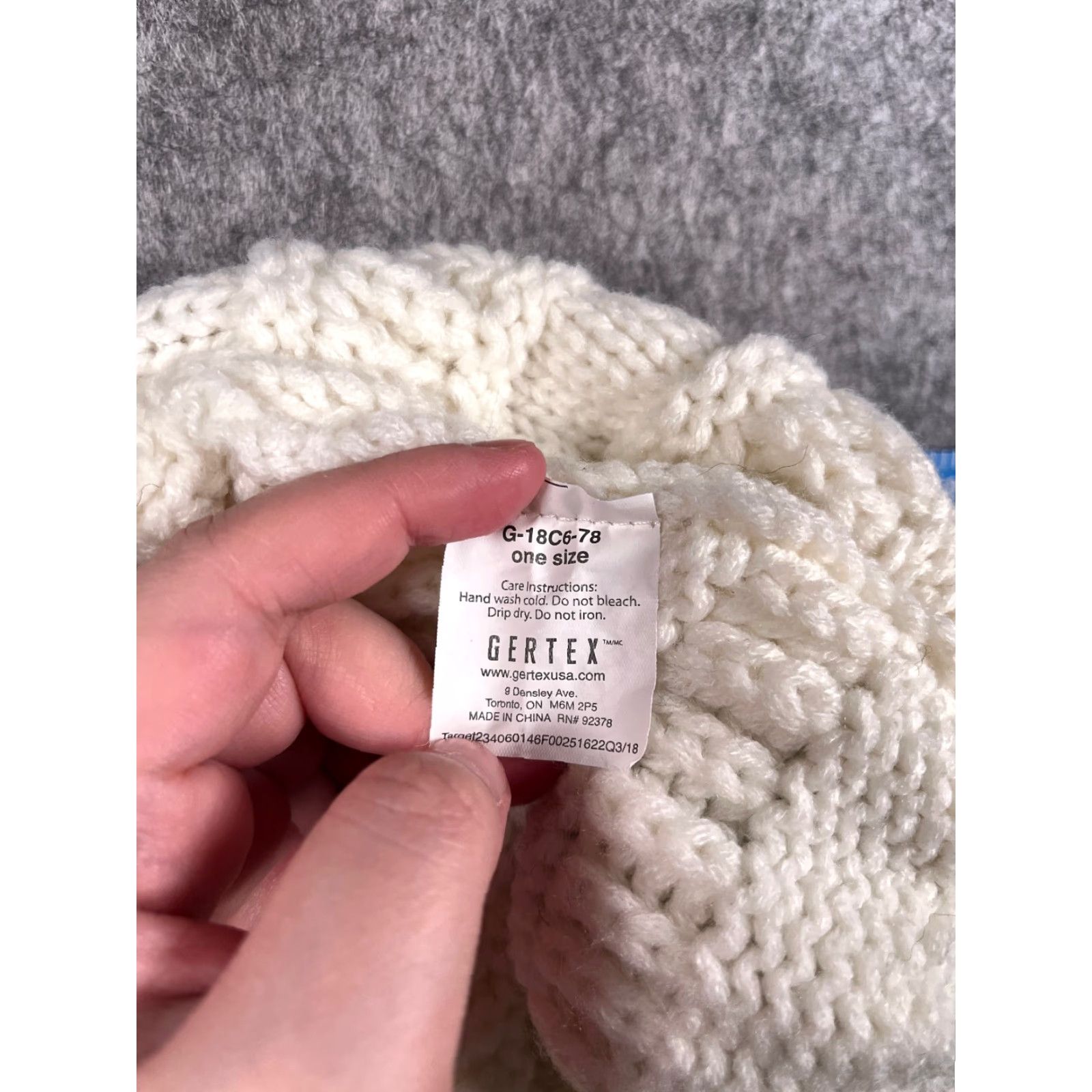 Vintage Gertex Women’s White Striped Knit Beanie Toque One Size Acrylic Faux Fur Pom Outdoor Size ONE SIZE - 7 Thumbnail