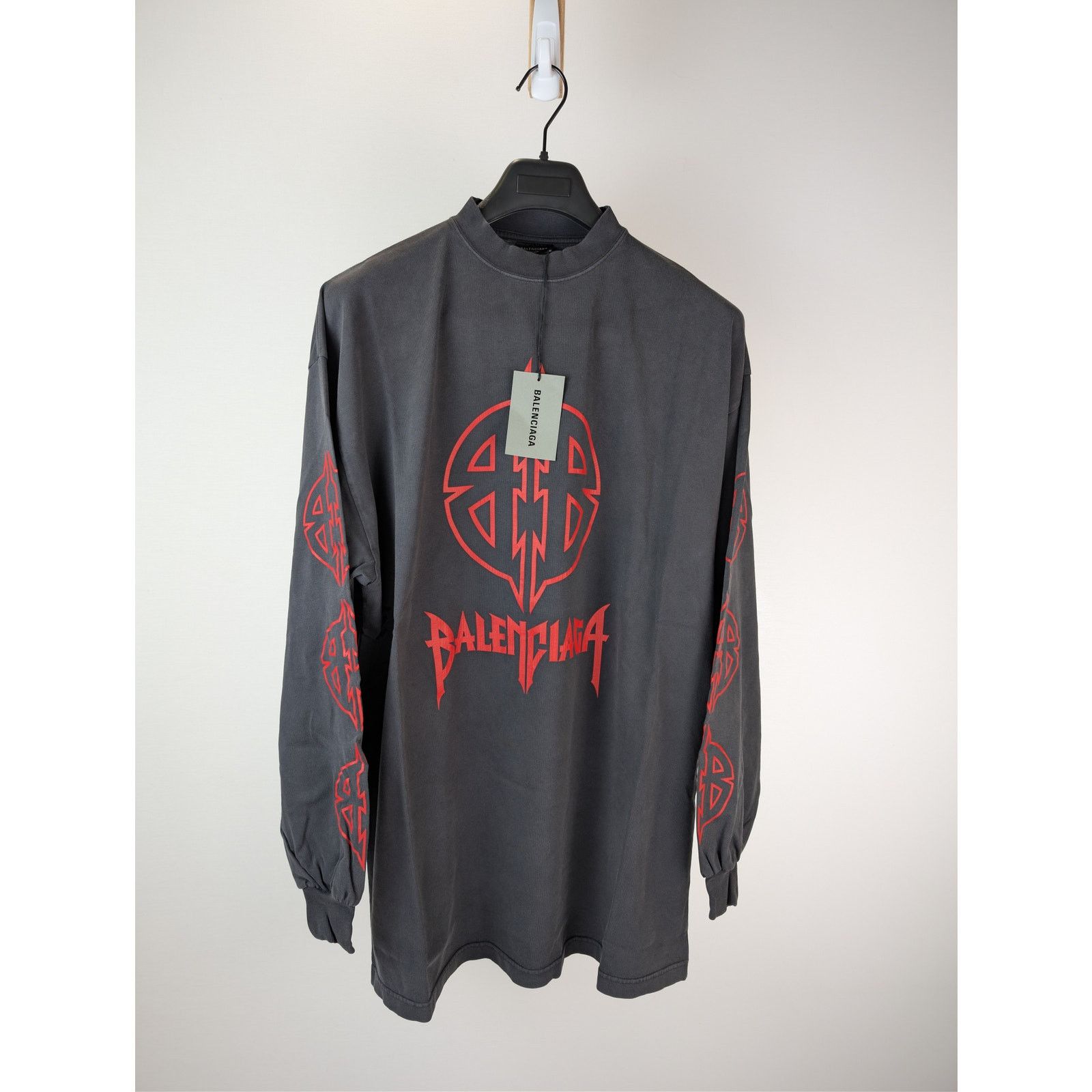 Balenciaga o1rshd1 Metal BB Vintage Jersey L/S Large Fit T-Shirt Black Size US S / EU 44-46 / 1 - 8 Thumbnail