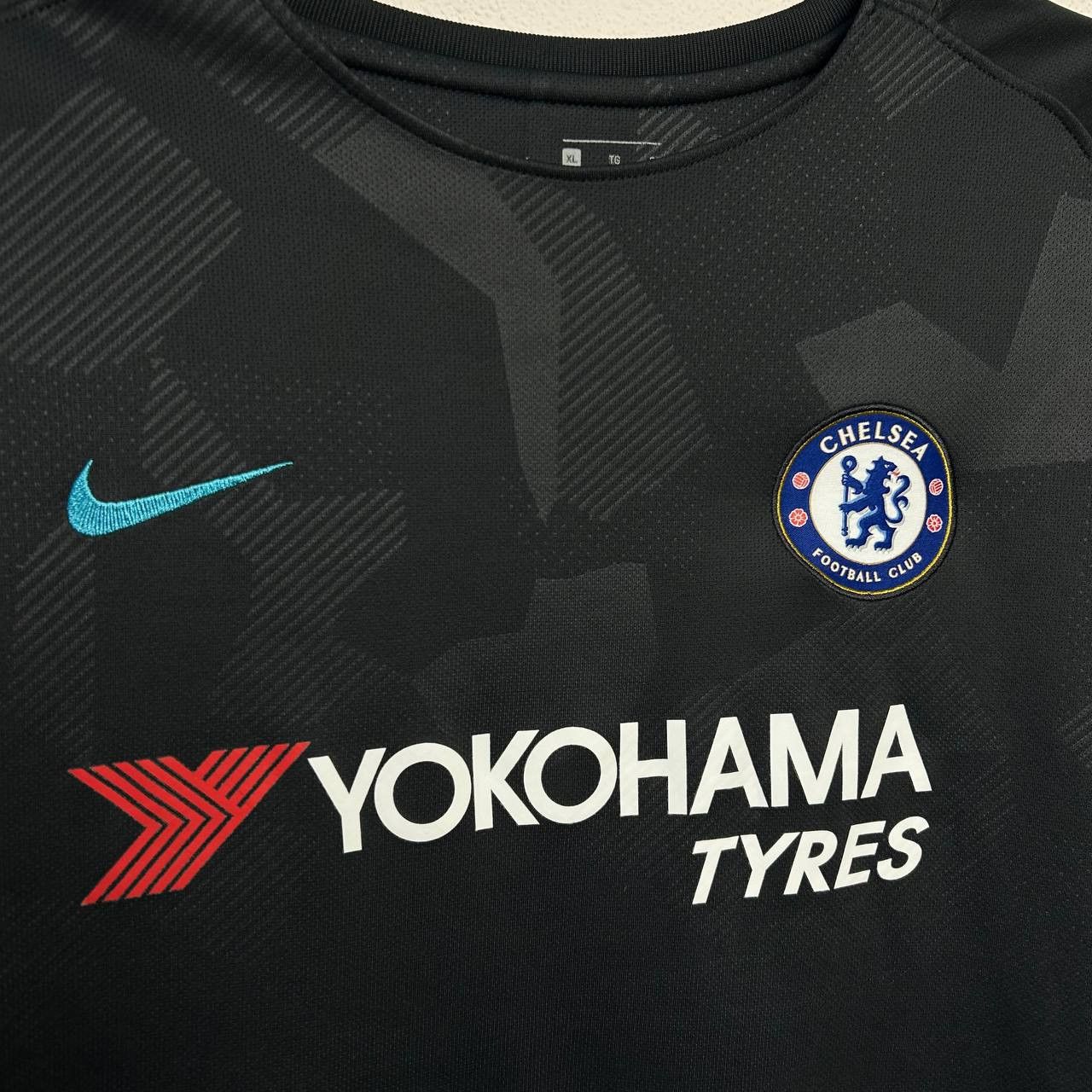 Nike Nike FC Chelsea 13 Courtois player 2017 home soccer jersey Size US S / EU 44-46 / 1 - 4 Thumbnail