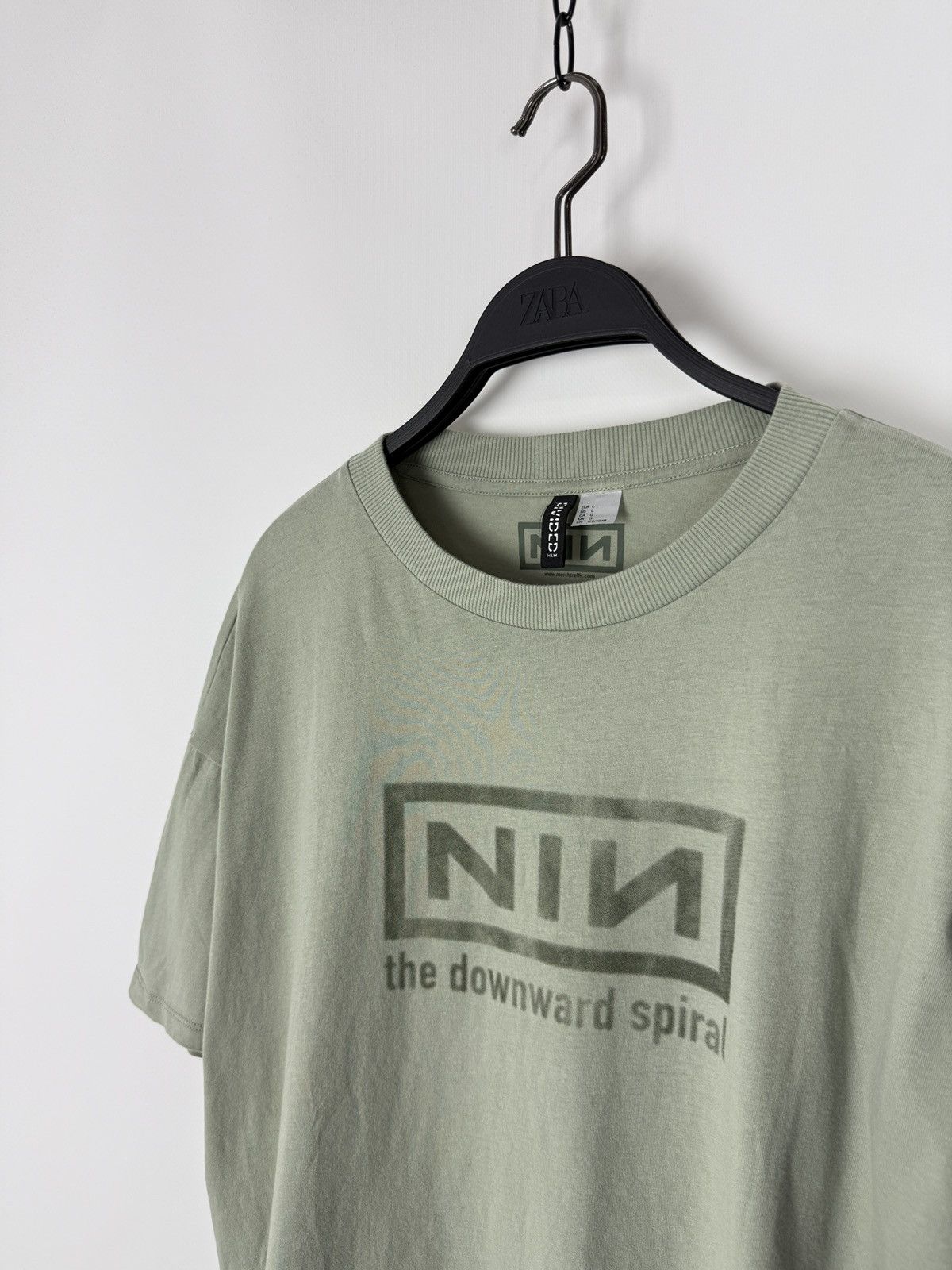 Band Tees H&M x Nine Inch Nails The Downward Spiral Boxy Tee Size US L / EU 52-54 / 3 - 3 Thumbnail