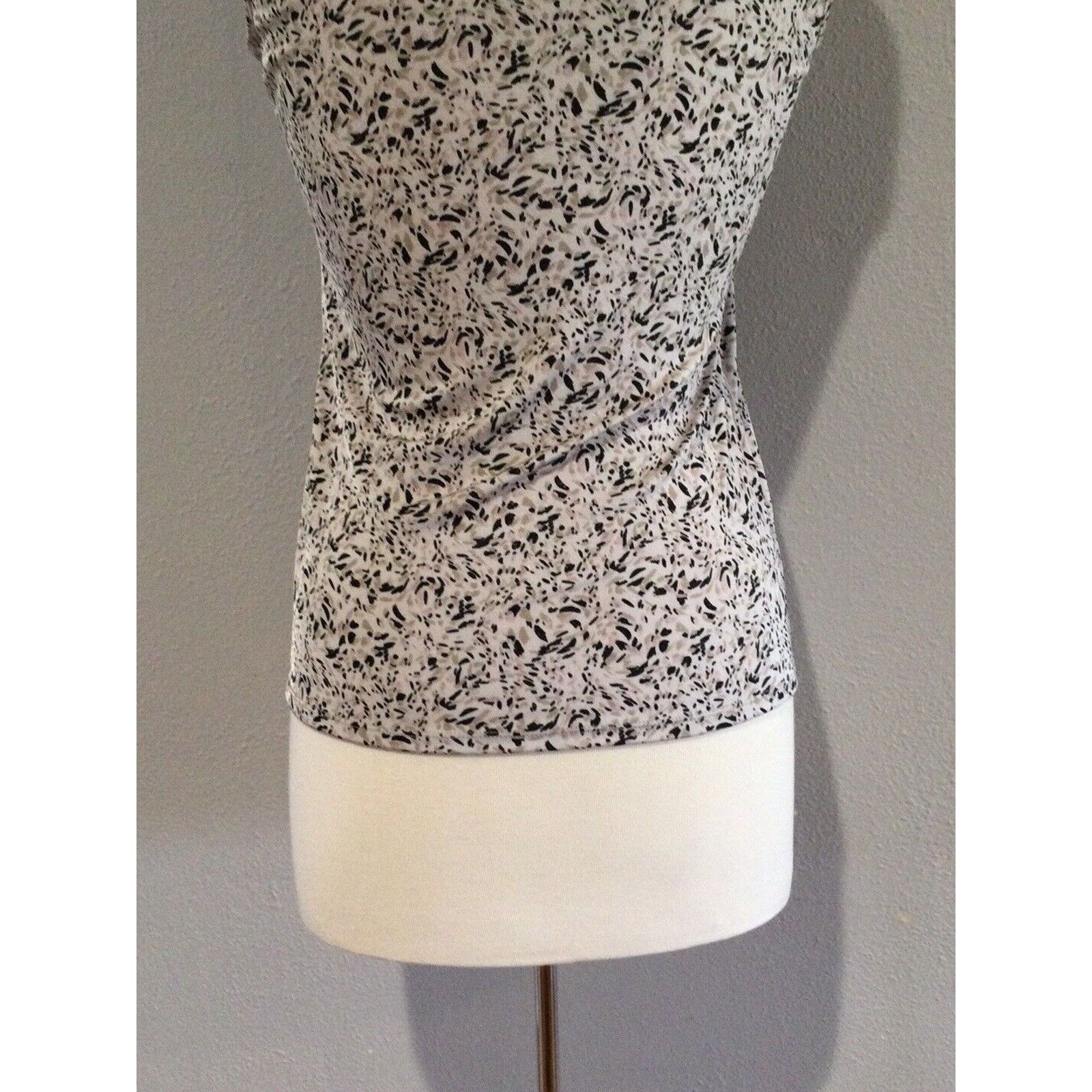 Chicos Chico's Travelers Pleated Front Business Casual Tank 0/4/S Size S / US 4 / IT 40 - 10 Thumbnail