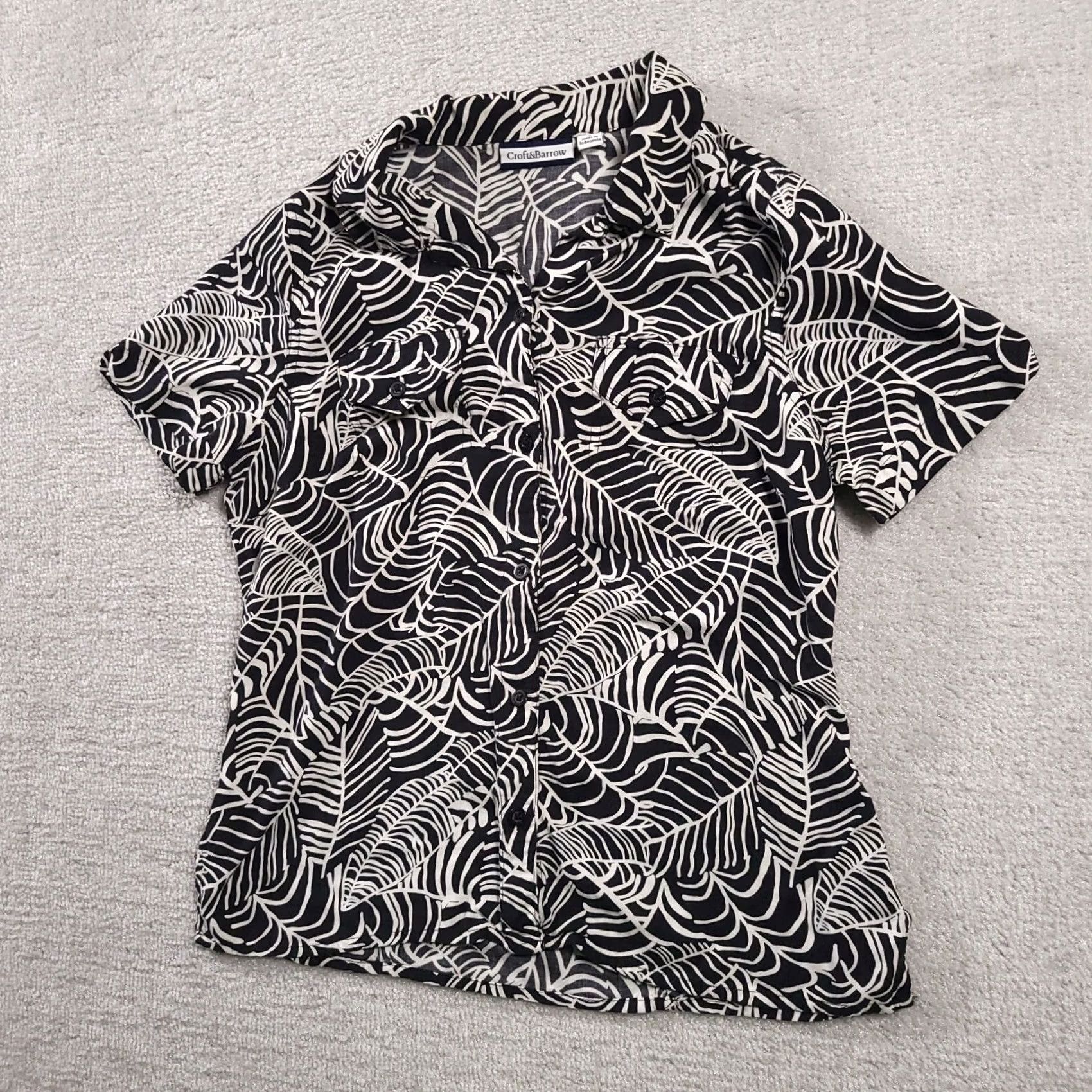 Croft & Barrow Croft & Barrow Button Down Shirt Womens S Black White Floral Rayon Short Sleeve Size S / US 4 / IT 40 - 2 Thumbnail