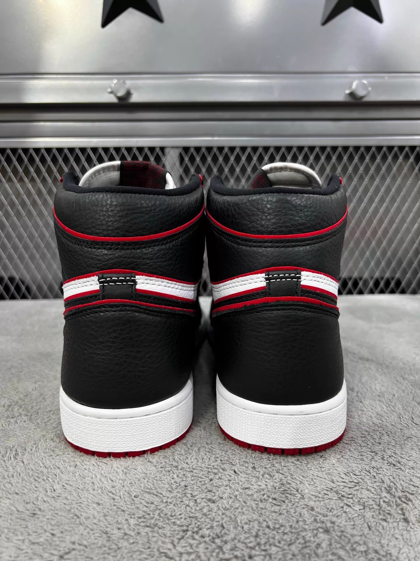 Nike Air Jordan 1 Retro High OG Black Red Infrared 44 Size US 11 / EU 44 - 6 Thumbnail