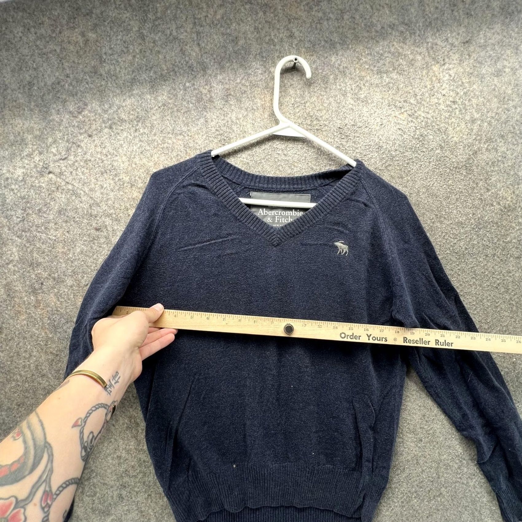 Abercrombie & Fitch Abercrombie & Fitch Sweater Mens Small Blue Cotton V-Neck Pullover Moose Logo Size US S / EU 44-46 / 1 - 4 Thumbnail