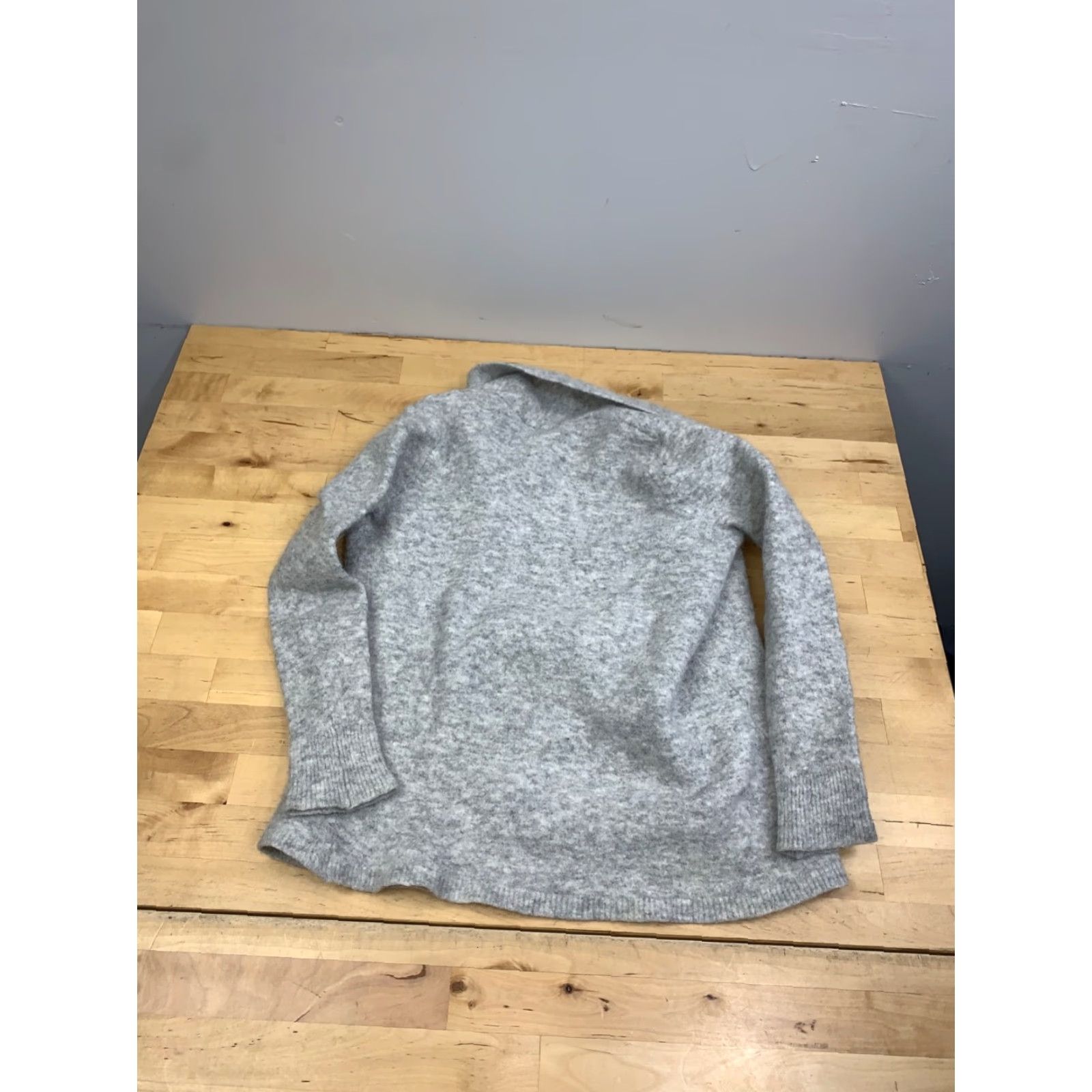 Banana Republic Banana Republic Cardigan Womens S Gray Wool Blend Long Sleeve Solid Casual Size S / US 4 / IT 40 - 6 Thumbnail