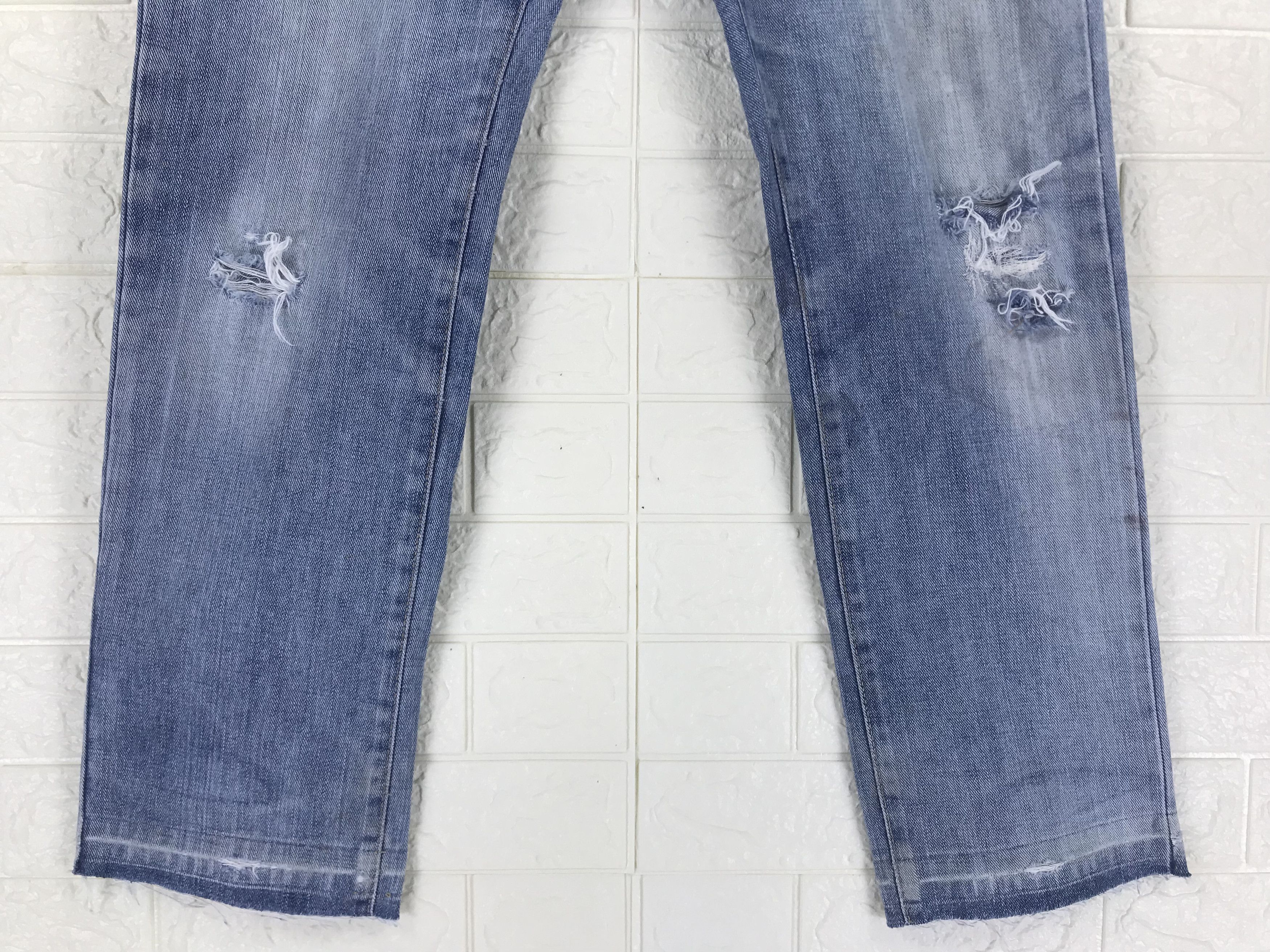 Edwin Vintage Edwin 402 Faded Blue Jeans Distressed Denim Size US 33 - 4 Thumbnail