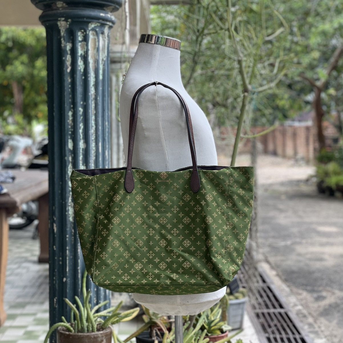 Vintage Russet Tote Bag With Full Print Signatures