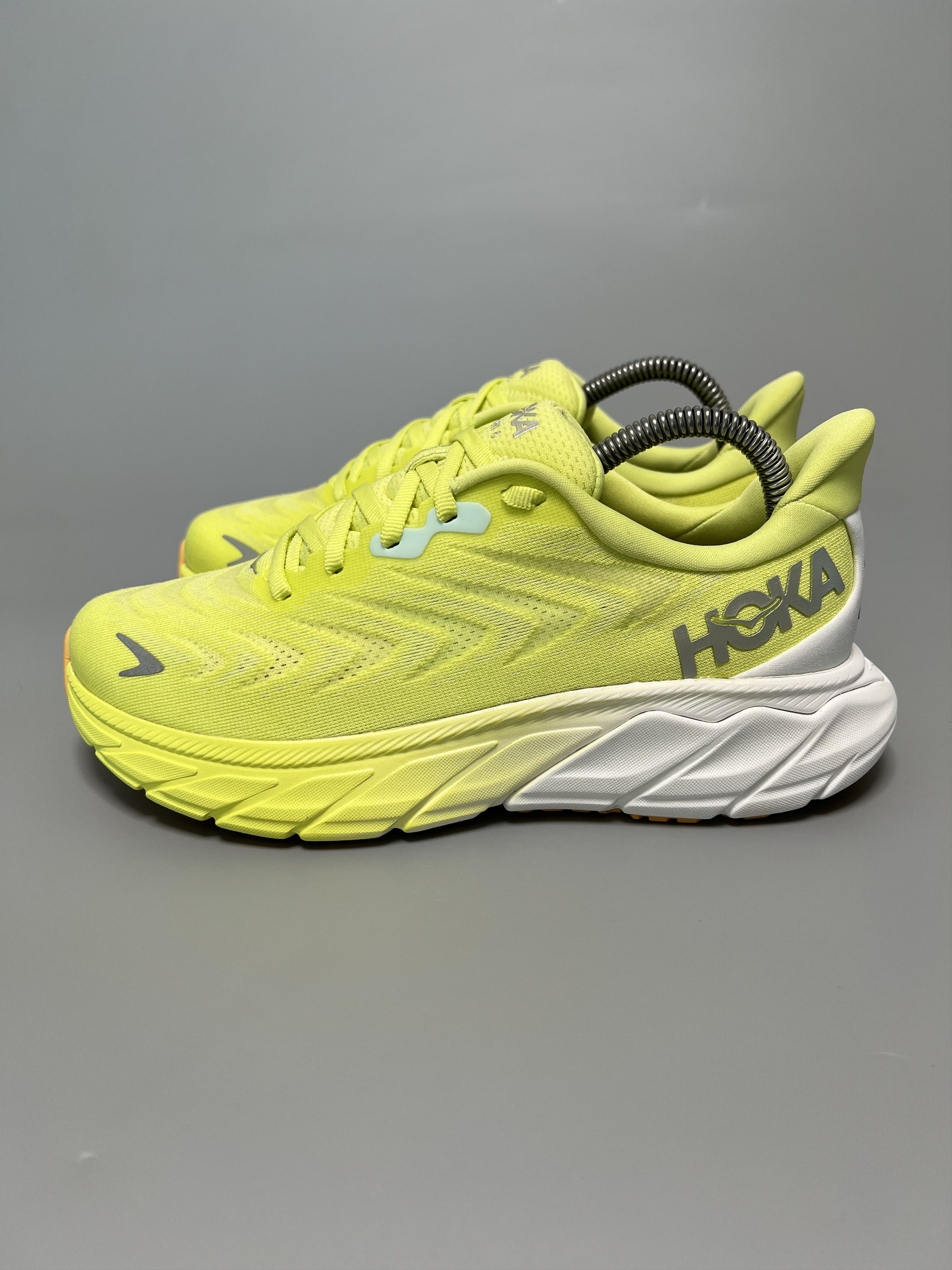 Hoka 7B Hoka One One Arahi 6 Running Shoes 1123195-CGWHT Size US 7 / IT 37 - 1 Thumbnail