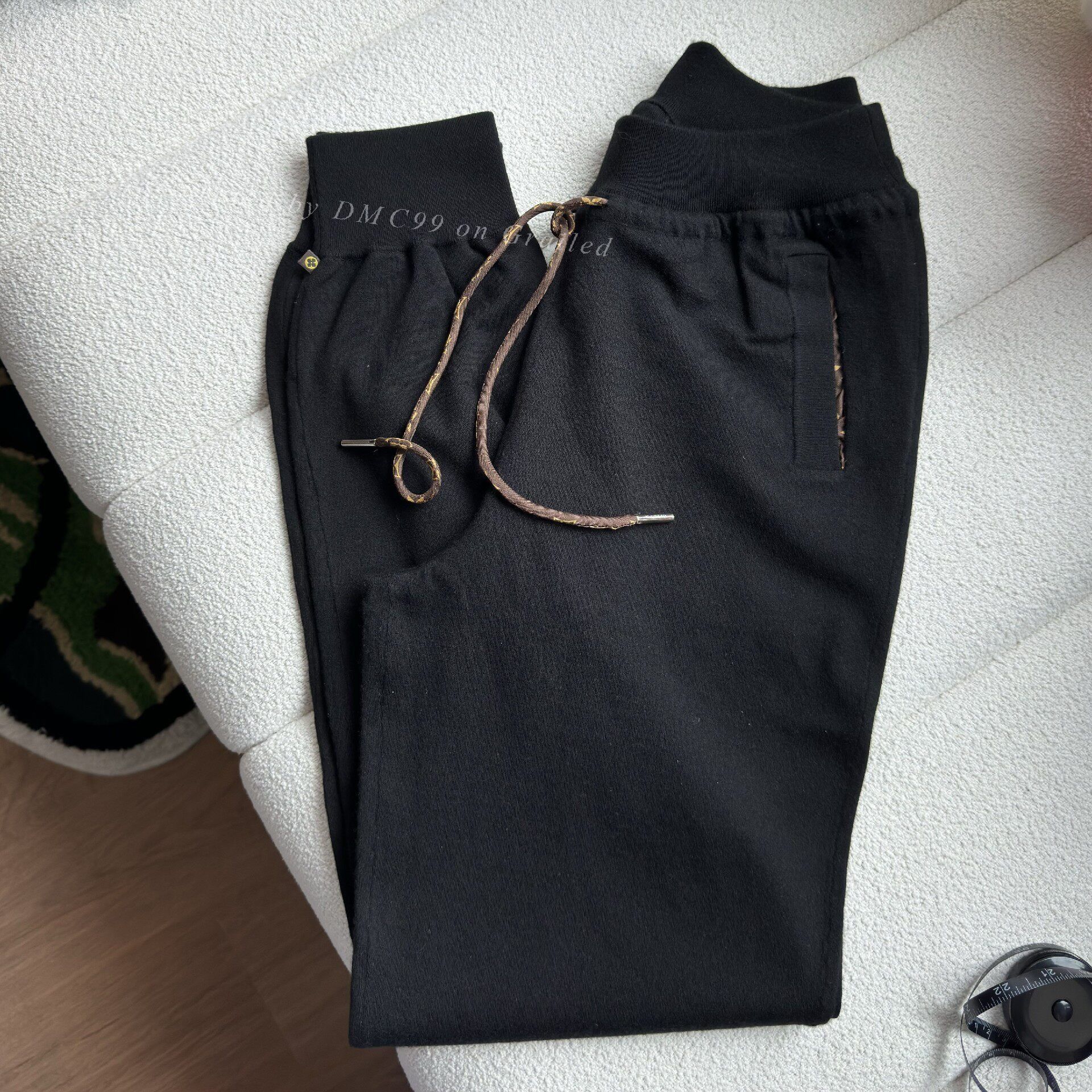 Louis Vuitton Louis Vuitton Women's Cashmere Sweatpants Size 36" / US 14 / IT 50 - 1 Thumbnail