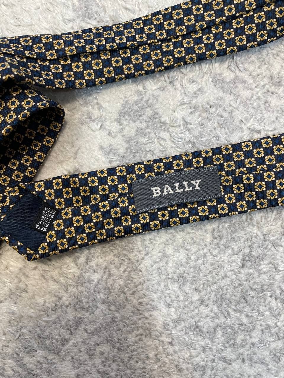 Bally Bally 100% Silk Tie Blue Gold Geometric Pattern Luxury Size ONE SIZE - 6 Thumbnail