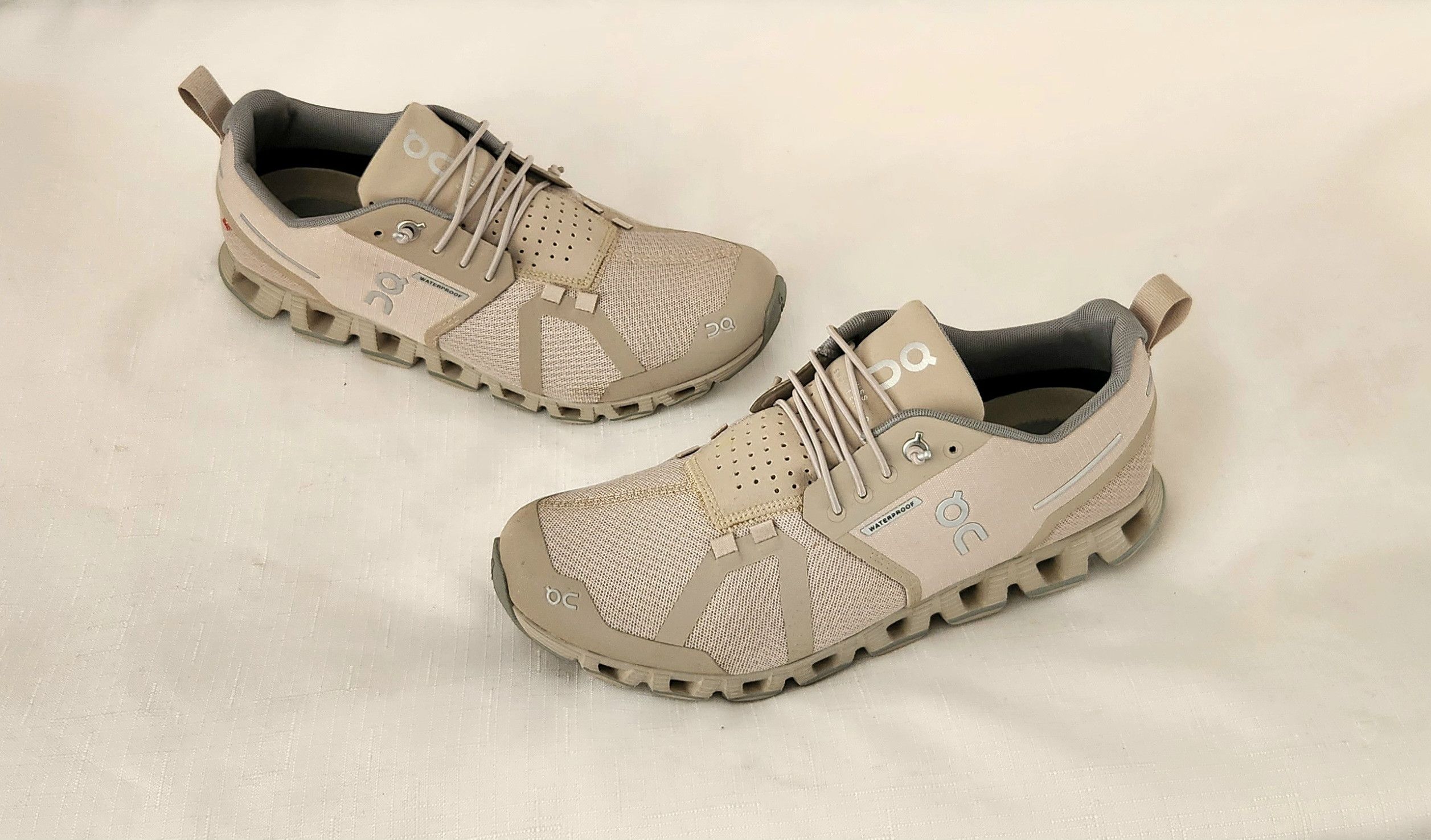 On ON Running Cloud Swiss Engineering Waterproof Womens SZ 9 Size US 9 / IT 39 - 2 Thumbnail