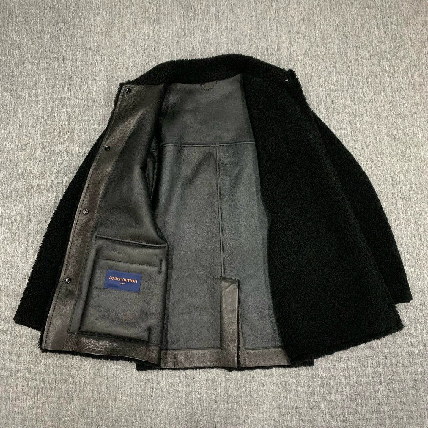Louis Vuitton LV Black Monogram All-over Print Fur Coat Size US L / EU 52-54 / 3 - 3 Thumbnail