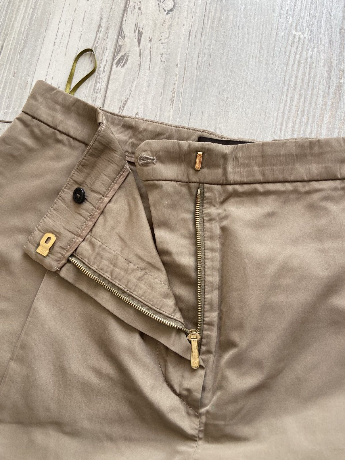 Louis Vuitton Louis Vuitton Capri Shorts Size 25" / US 0 / IT 36 - 7 Thumbnail