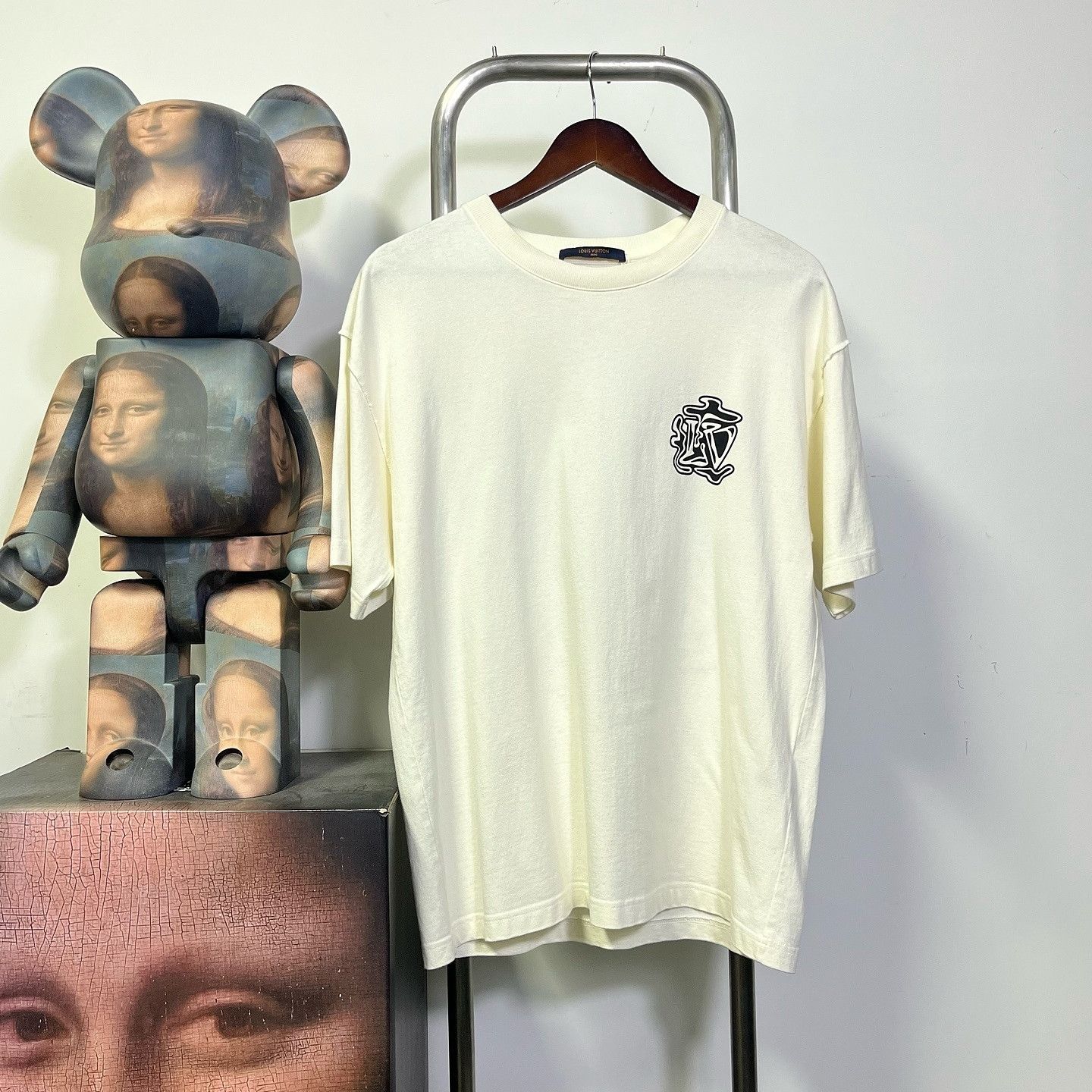 Louis Vuitton Louis Vuitton Graphic T-Shirt Size M Size US M / EU 48-50 / 2 - 1 Thumbnail
