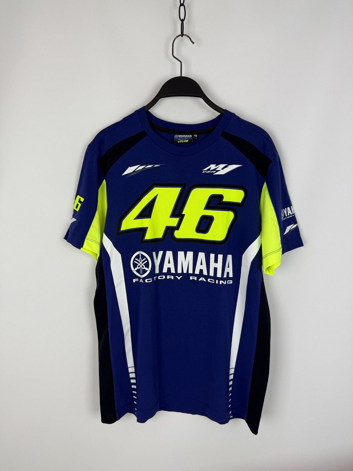 YAMAHA VR46 シャツ Lサイズ 黒/黄/青 YAMAHA VR46 シャツ Lサイズ 黒/黄/青 YAMAHA VR46 シャツ L