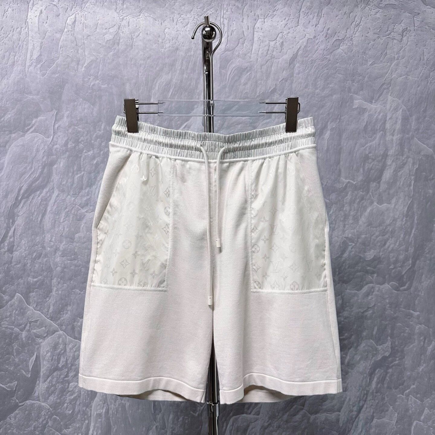 Louis Vuitton louis vuitton white printed shorts medium Size US 27 - 1 Thumbnail