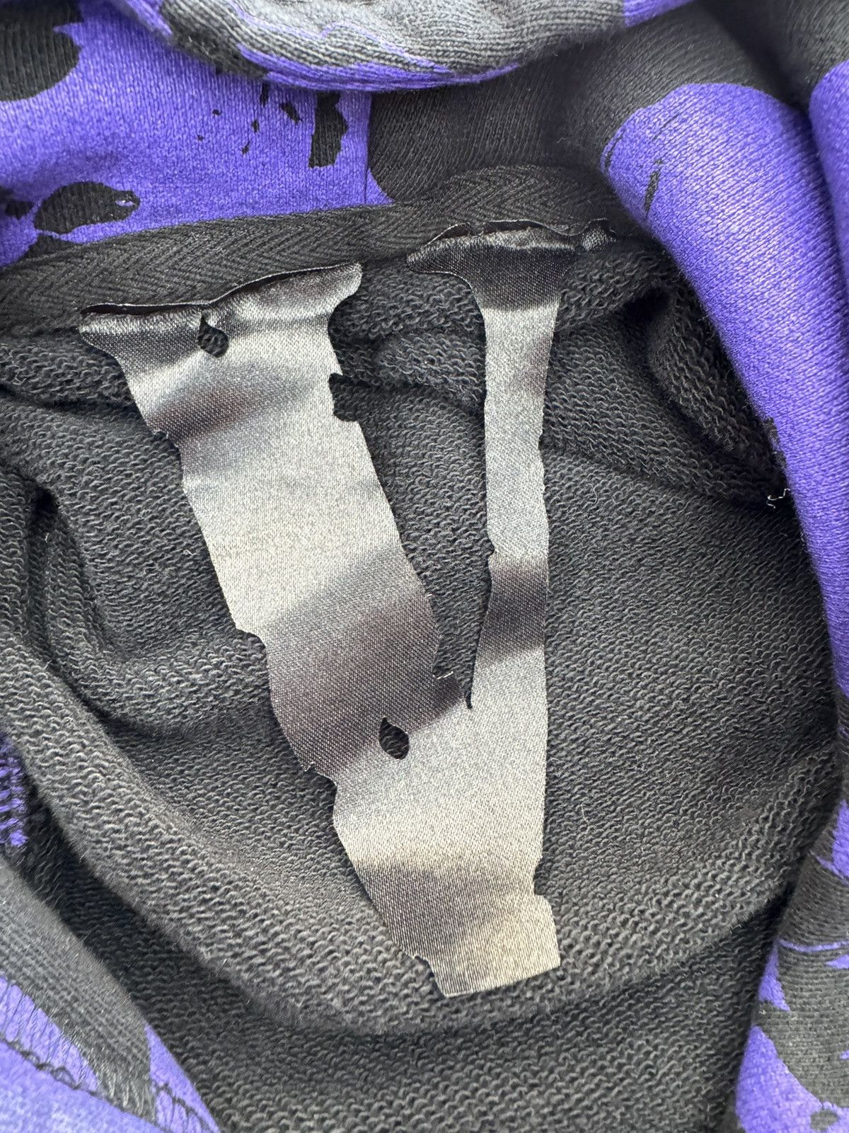 Vlone METRO FUSION CRYPT SKULLS OVERSIZED HOODIE PURPLE (M) Size US M / EU 48-50 / 2 - 10 Thumbnail
