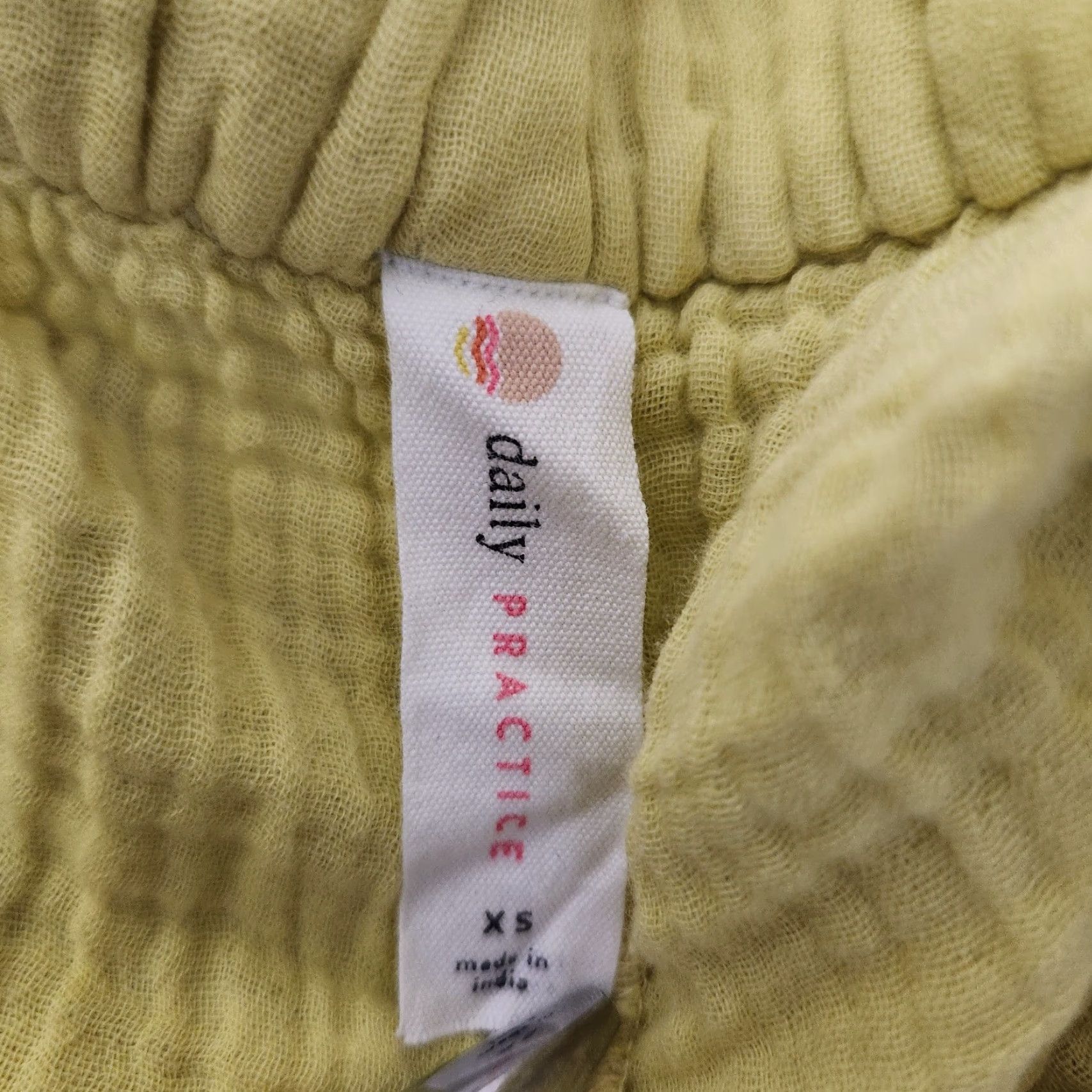 Anthropologie Anthropologie Daily Practice Butter Yellow Gauzy Beach Shorts XS Size 26" / US 2 / IT 38 - 7 Thumbnail
