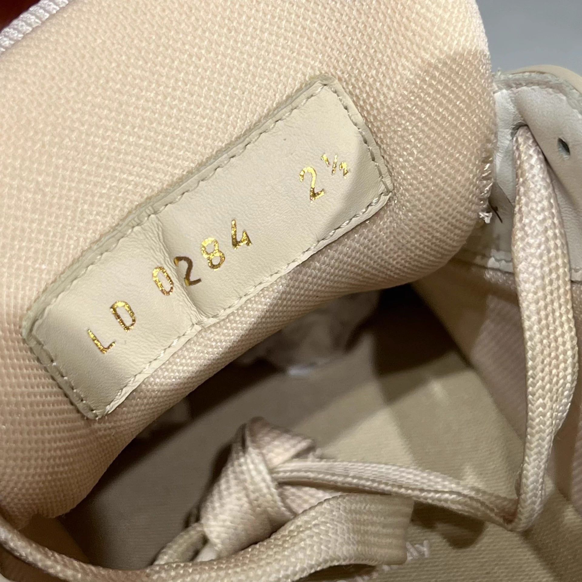 Louis Vuitton LV Trainer White Gray UK2.5 36.5 Size US 5.5 / IT 35.5 - 8 Thumbnail