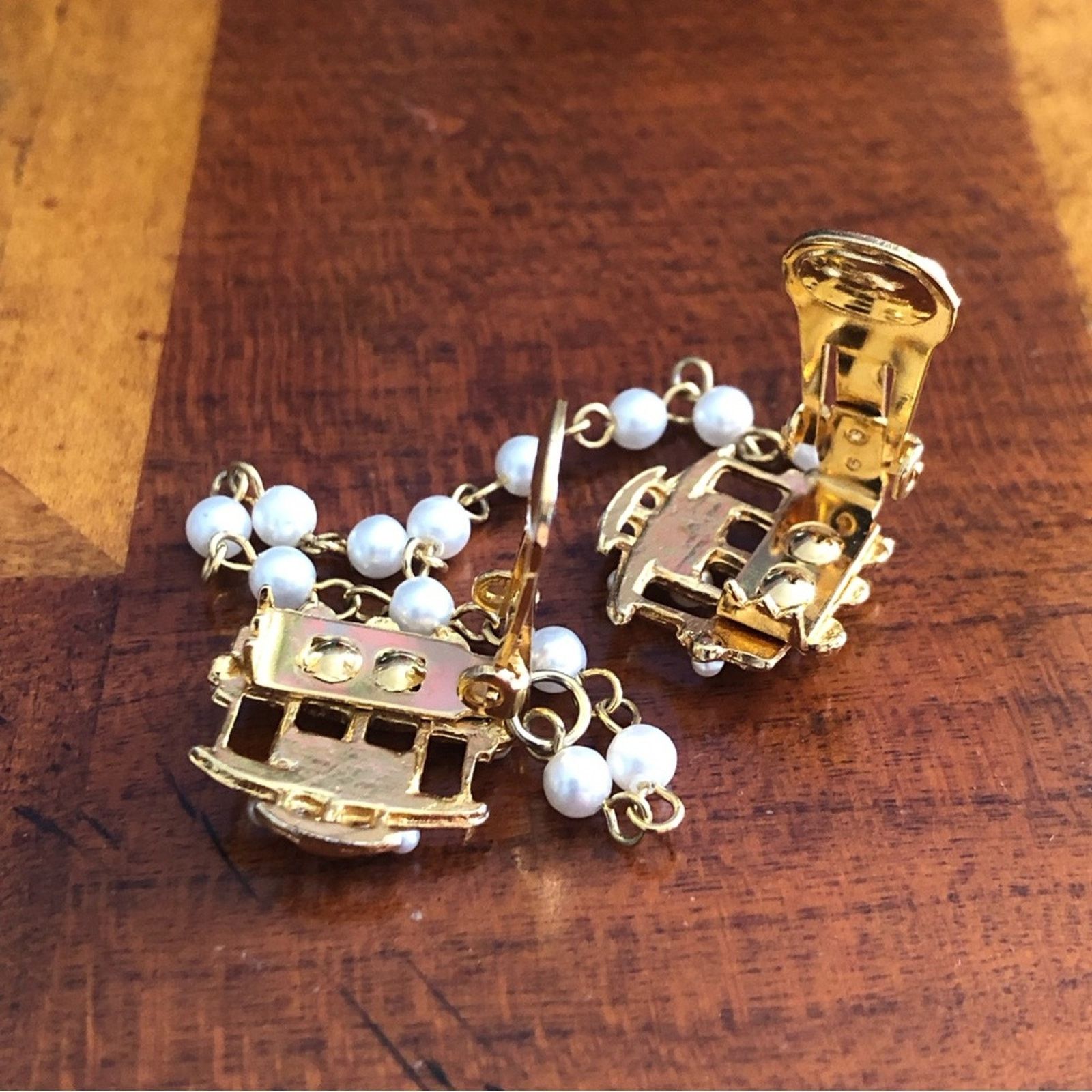 Vintage Vintage trolley faux pearls accent scarf clothing clips Size ONE SIZE - 4 Thumbnail